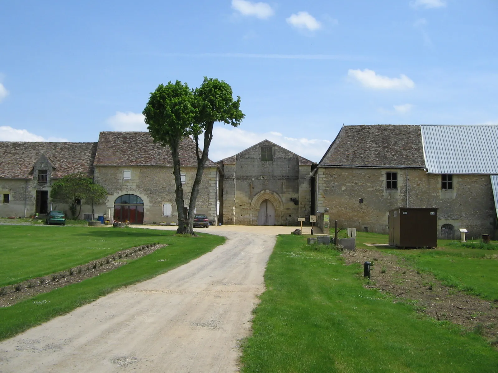 Photo showing: L'abbaye de l'Etoile (86) en mai 2012. (Archigny,département de la Vienne, région Poitou-Charentes).