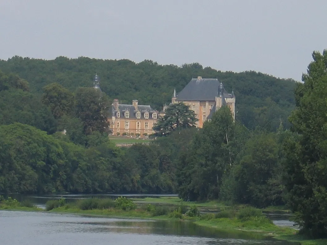 Photo showing: View of the Château from the Bonnes bridge. Château de Touffou in Bonnes, France