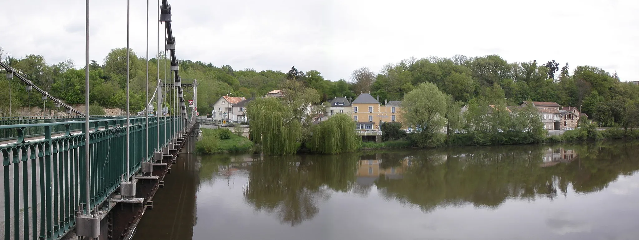 Photo showing: le pont de Bonneuil-Matours sur la Vienne en mai 2013