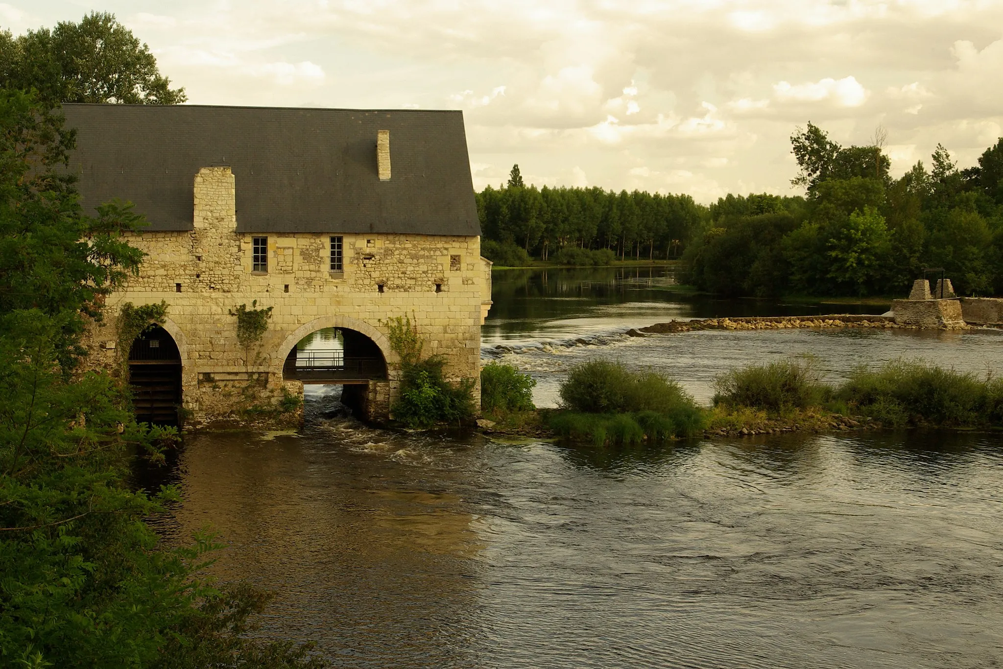 Photo showing: Le moulin de Chitré sur la Vienne, à  Vouneuil-sur-Vienne.