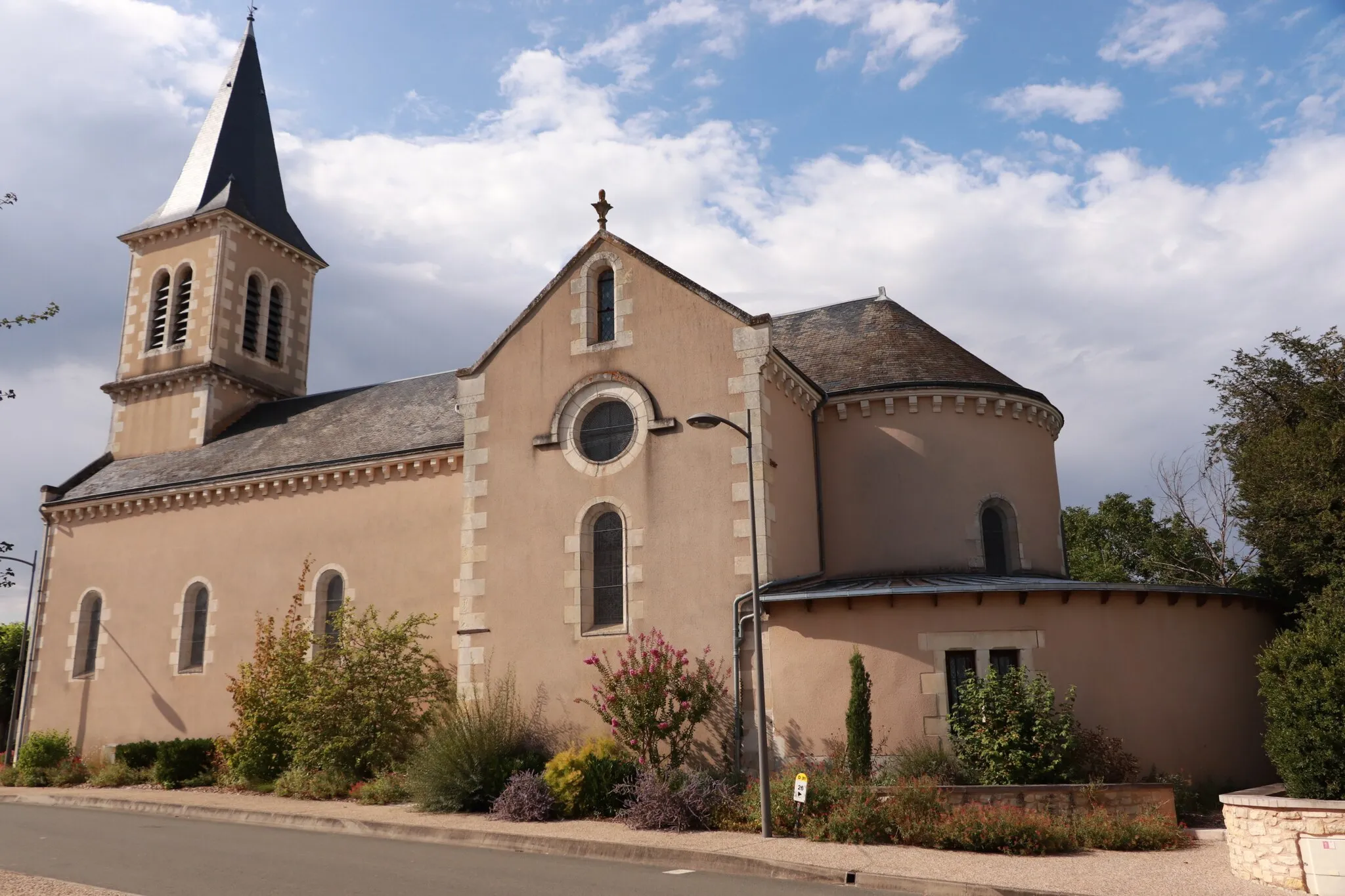 Photo showing: L'église Saint-Hilaire de Dienné 86