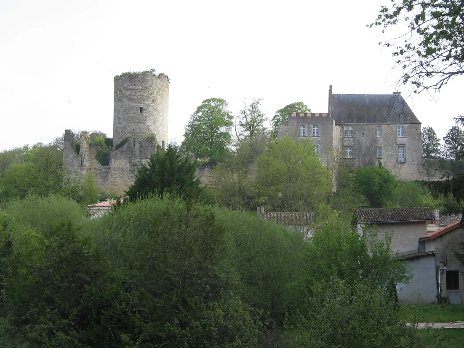 Photo showing: Montreuil-Bonnin en avril 2011