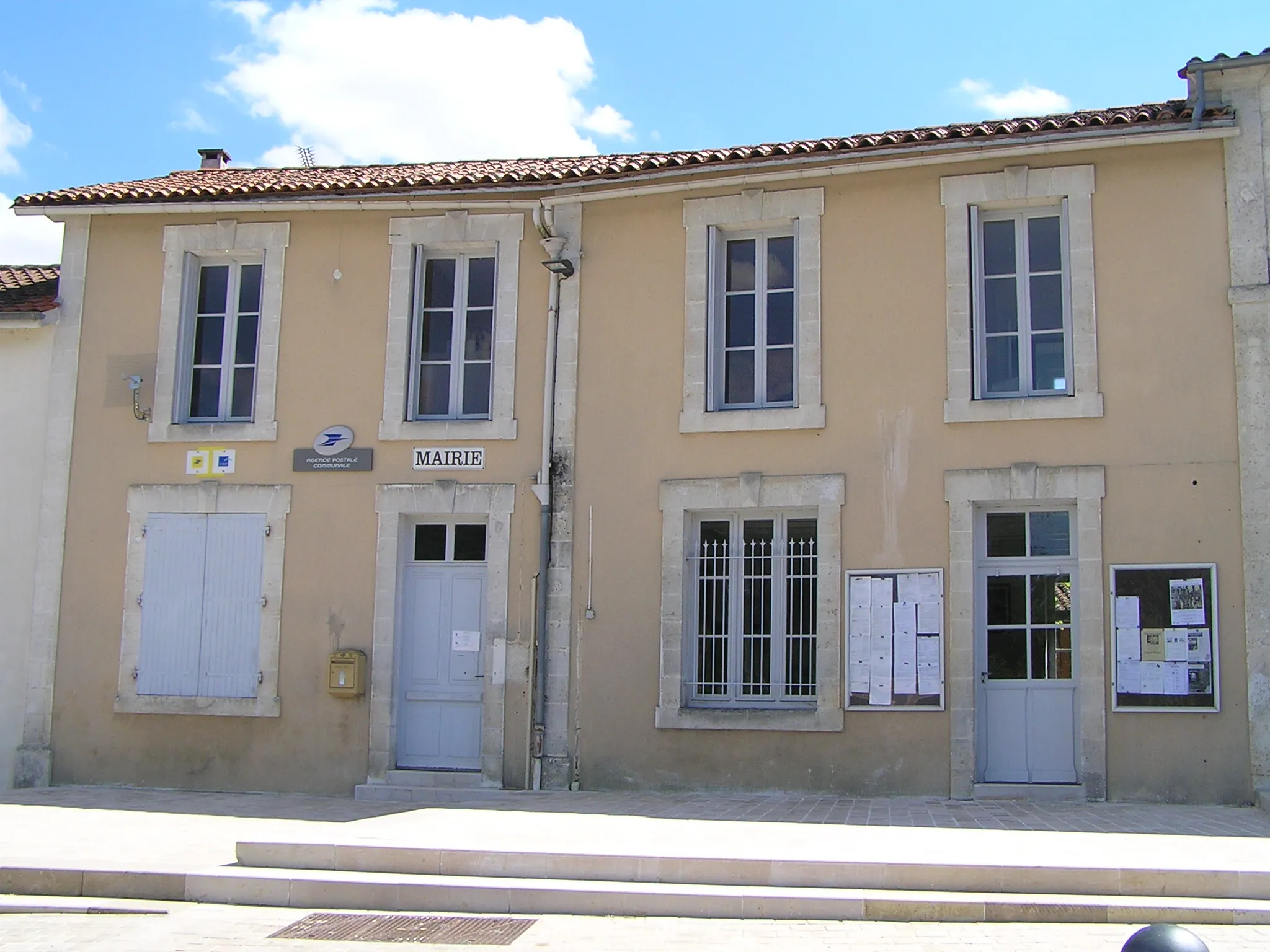 Photo showing: mairie de Brettes