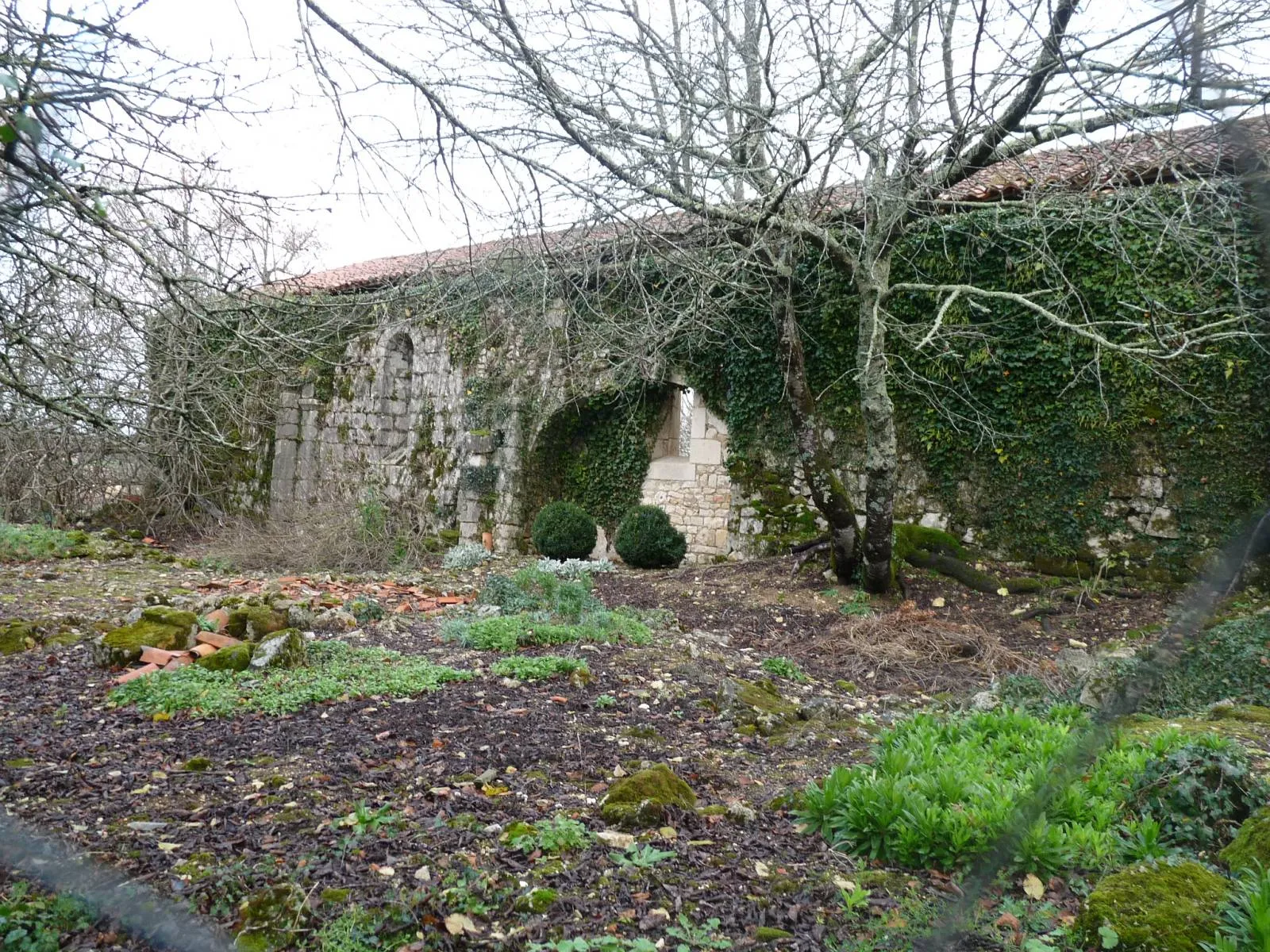 Photo showing: old church of St-Constant, St-Projet, Charente, SW France