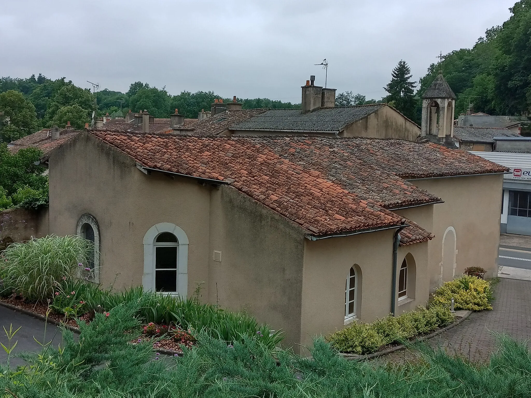 Photo showing: La petite église de Croutelle (département de la Vienne, France), vouée à Saint Barthélemy.