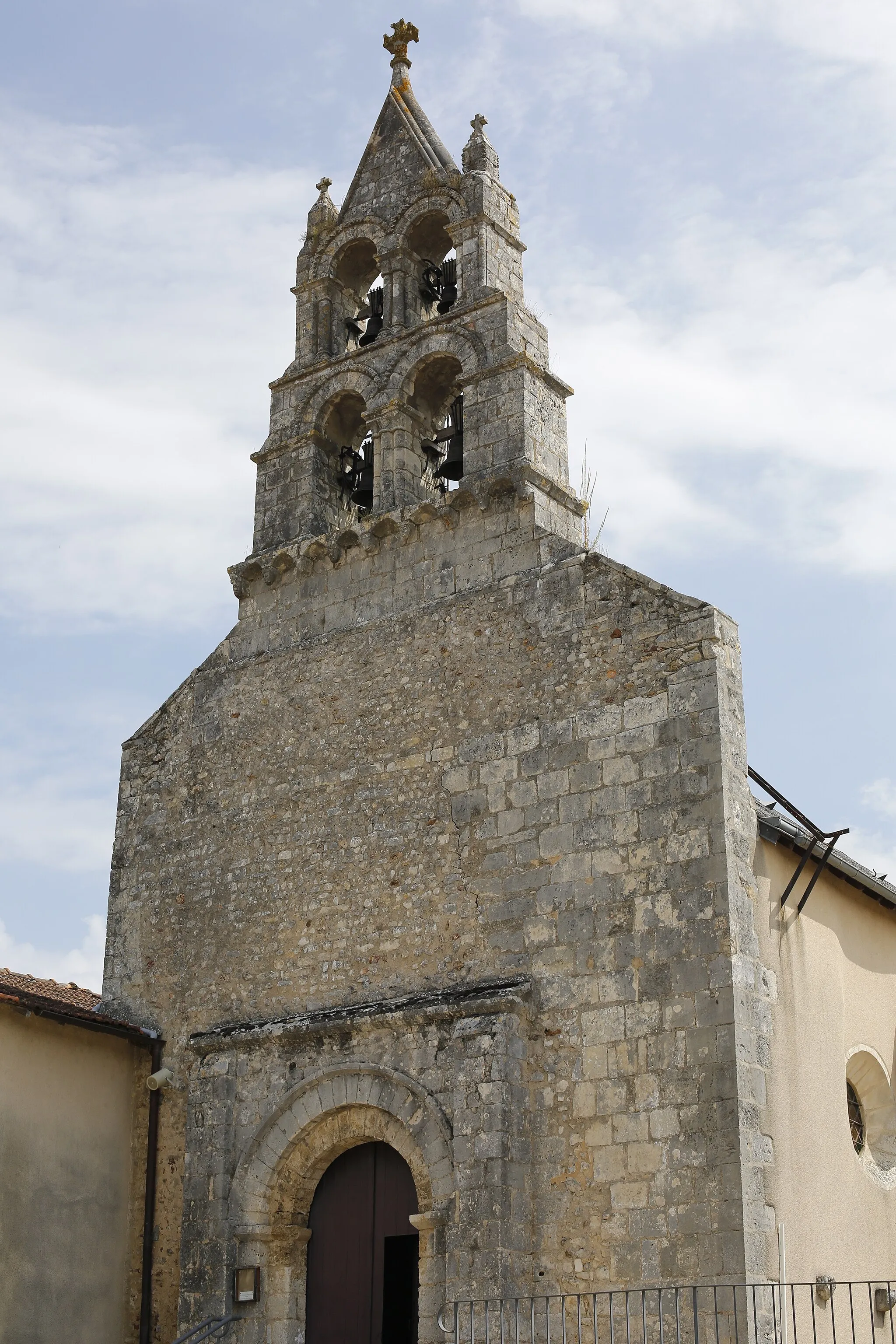 Photo showing: Église Saint-Romain de Mazerolles.