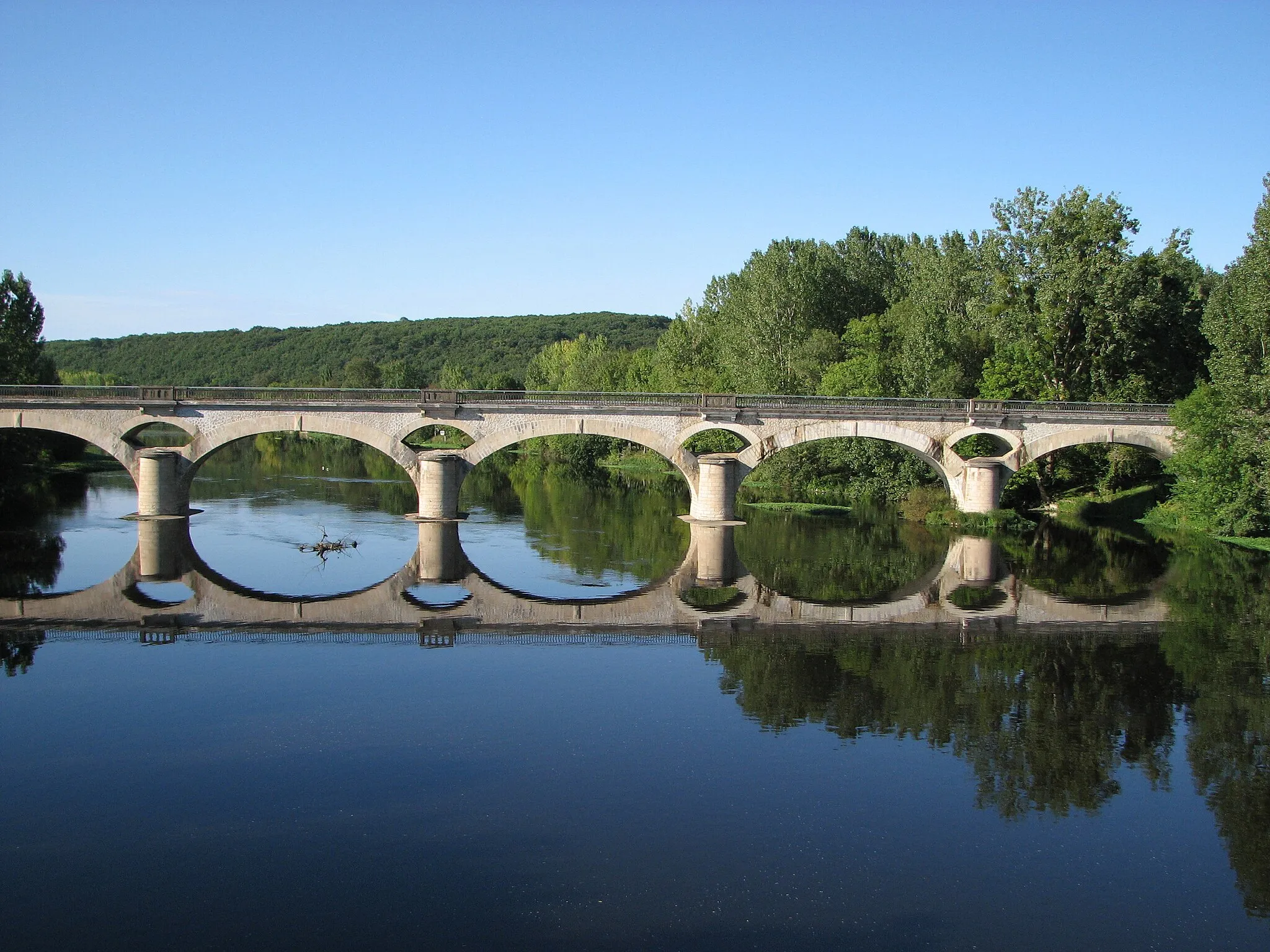 Photo showing: Pont ferroviaire sur la Vienne à Mazerolles (Vienne)