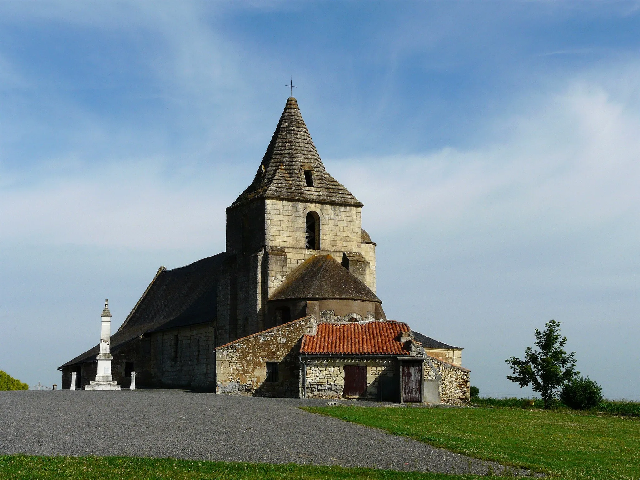 Photo showing: L'église Saint-Léger-de-Montbrun