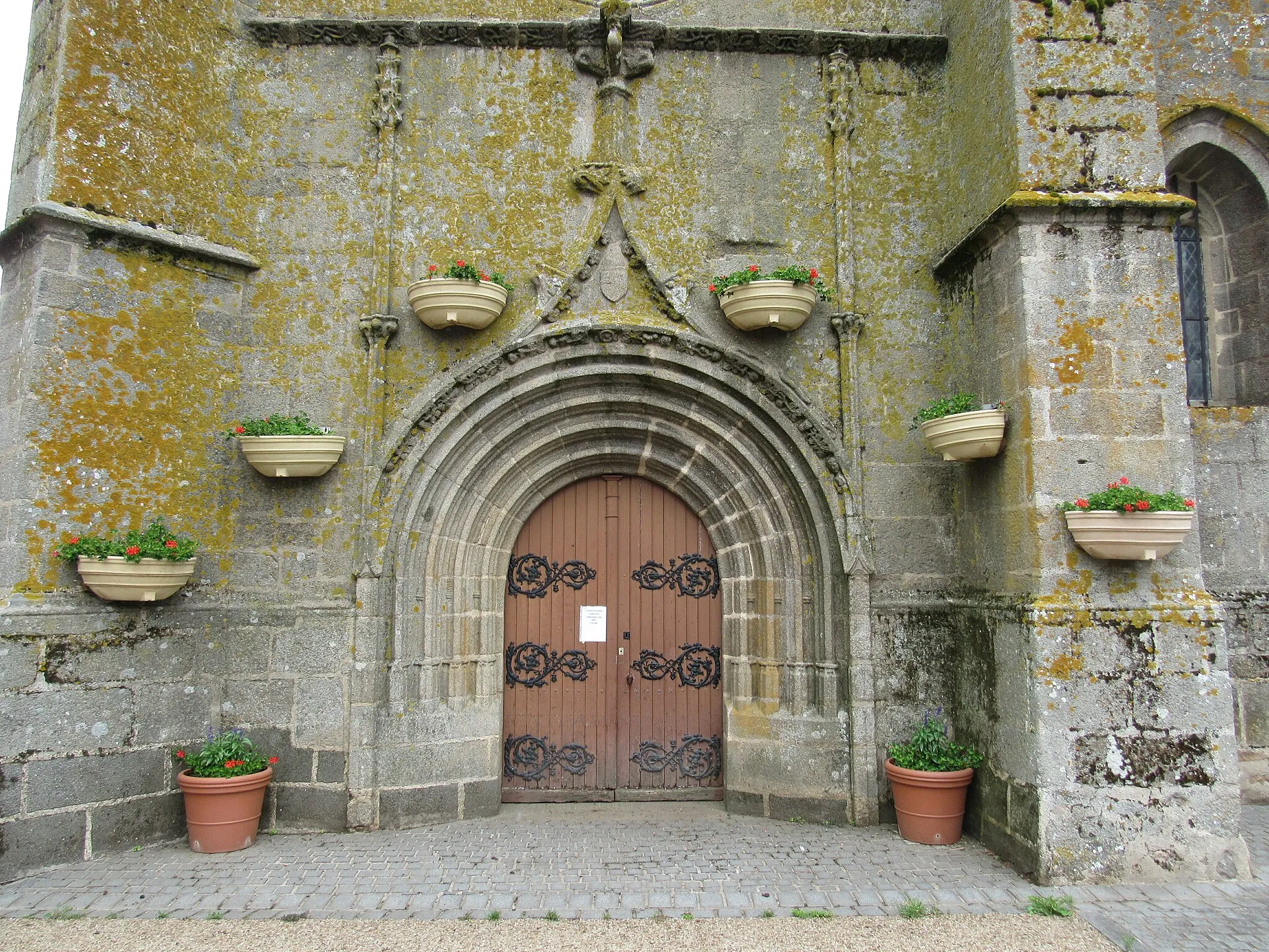 Photo showing: Le porche de l'église