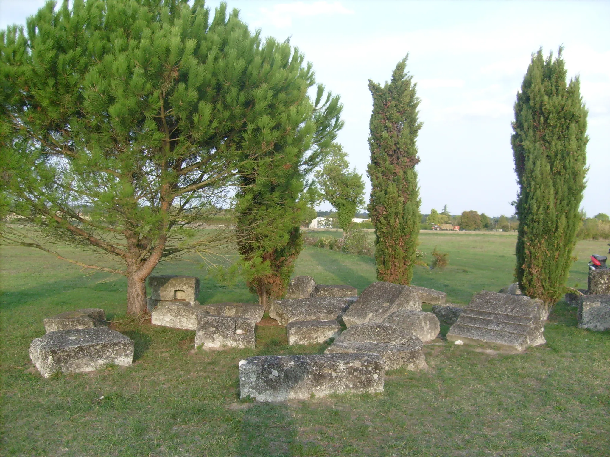 Photo showing: Ruines romaines à proximité du théâtre des "Arènes" de Thénac