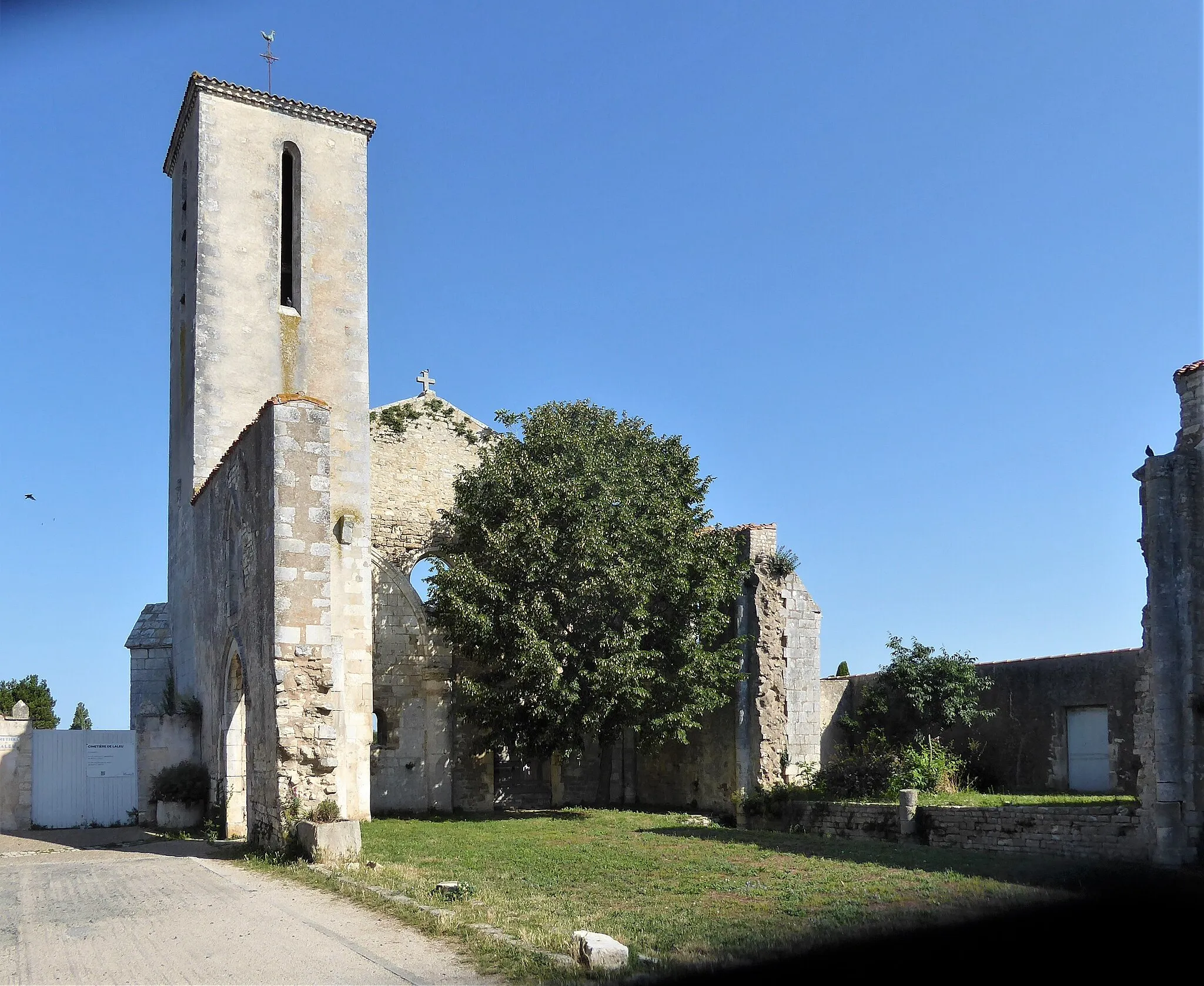 Photo showing: Église Saint-Pierre-de-Laleu