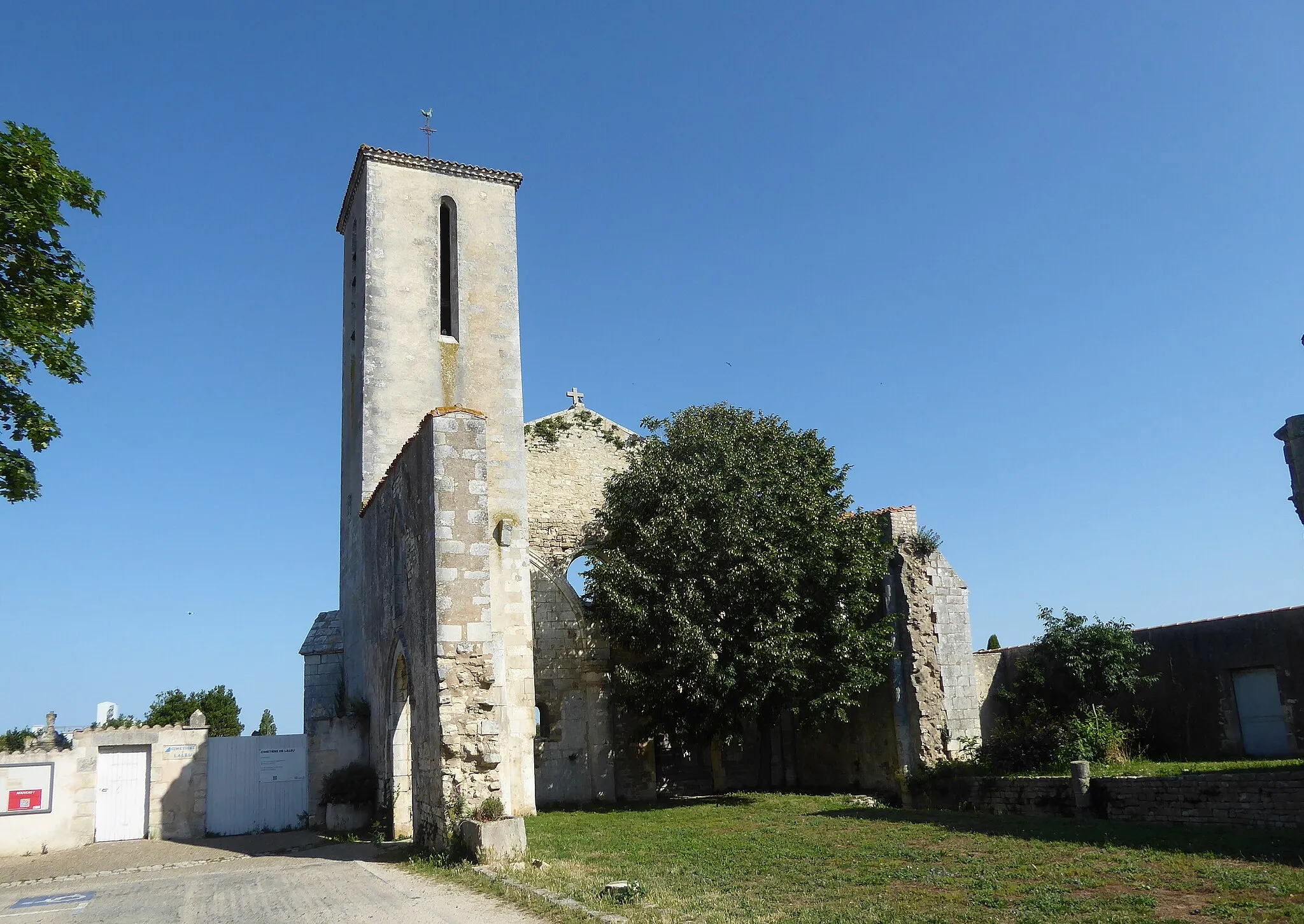 Photo showing: Église Saint-Pierre-de-Laleu