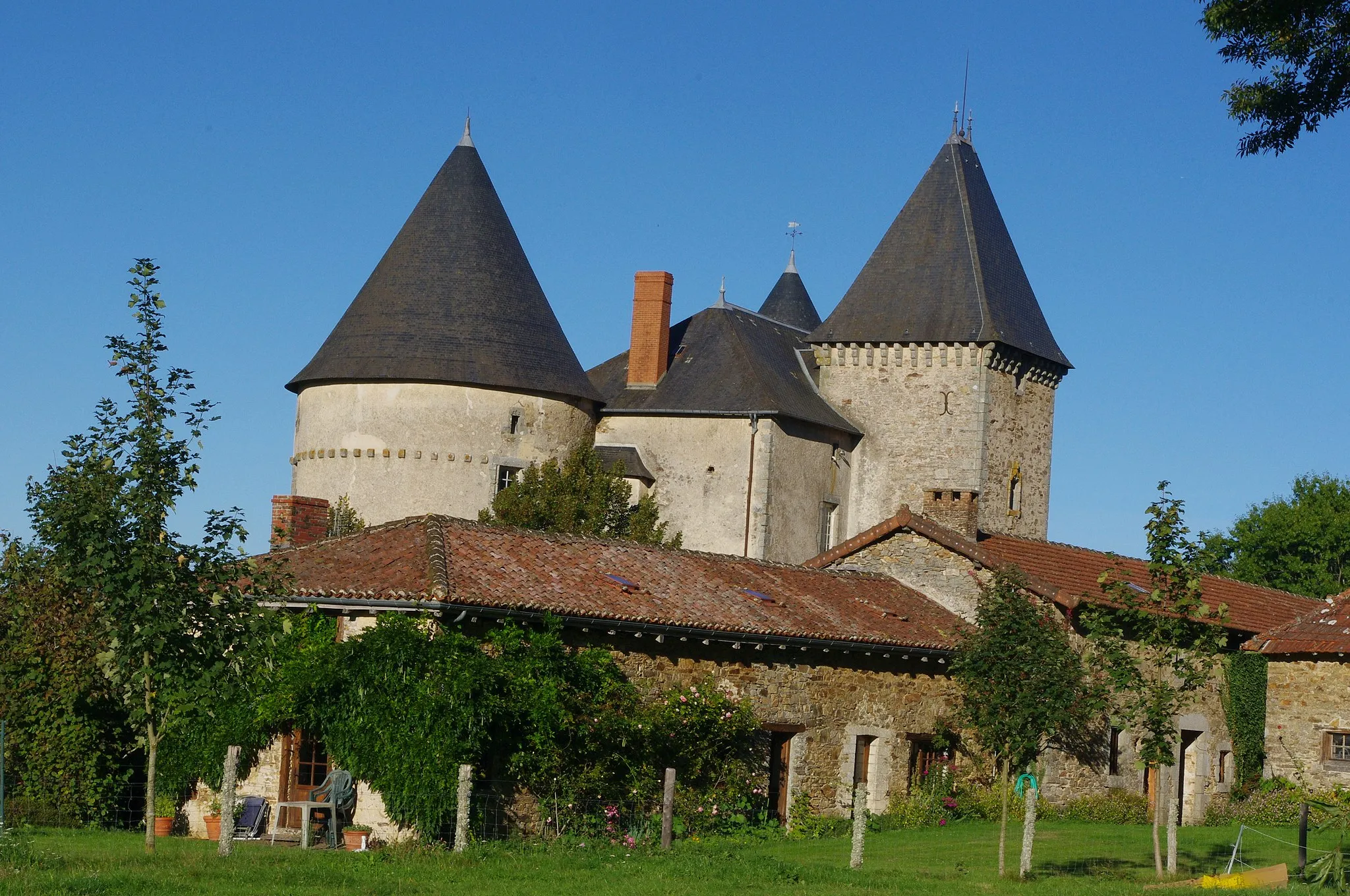 Photo showing: Château de Brie, commune de Champagnac-la-Rivière, Haute-Vienne, France