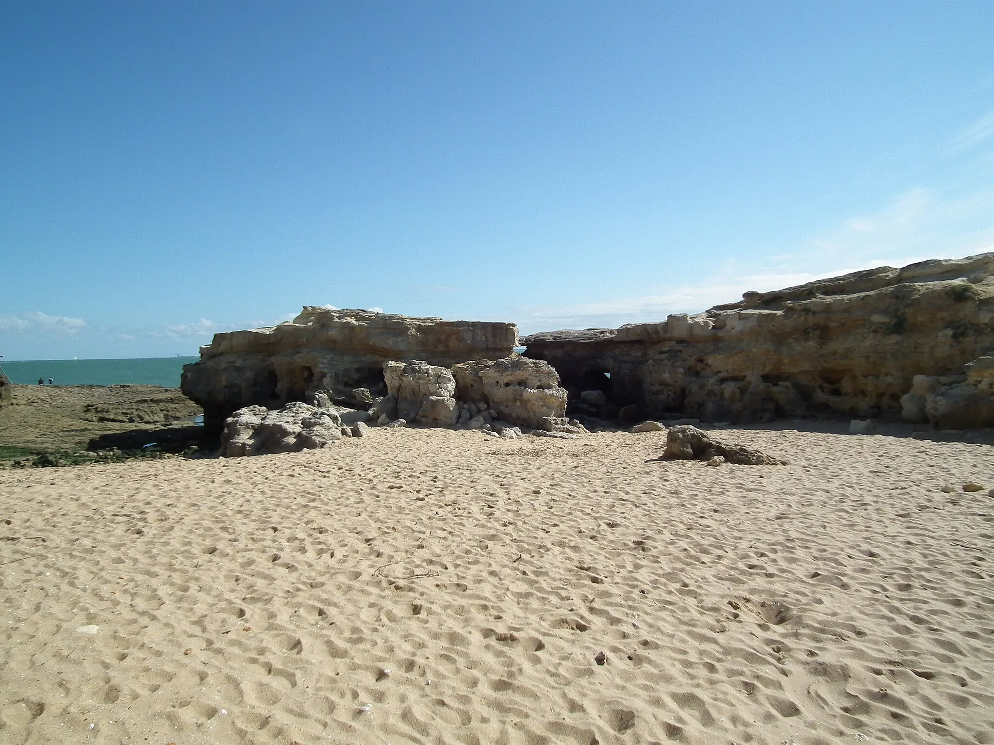 Photo showing: Formations rocheuses au bord de l'océan