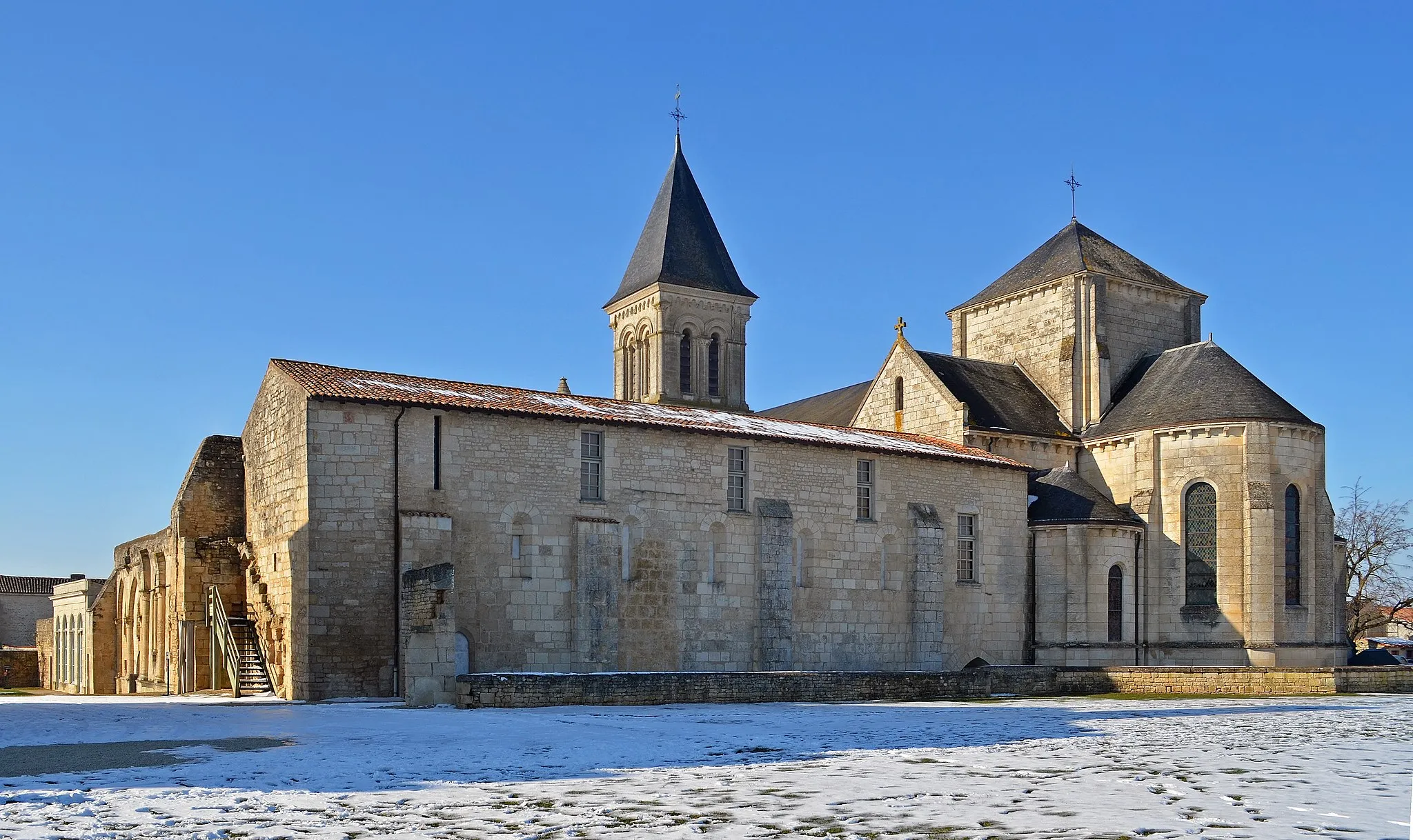 Photo showing: This building is indexed in the base Mérimée, a database of architectural heritage maintained by the French Ministry of Culture, under the reference PA00110180 .