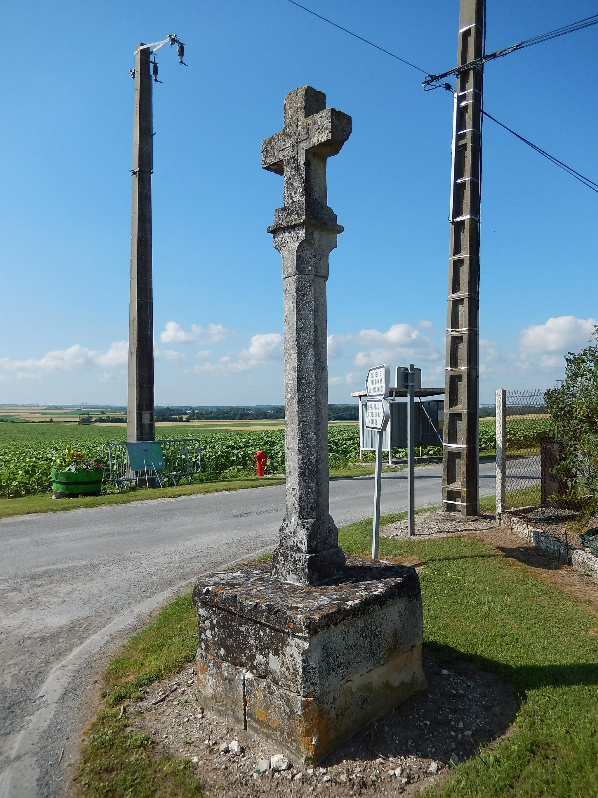 Photo showing: Une croix située dans un écart du village de La Jard (Charente-Maritime, France).