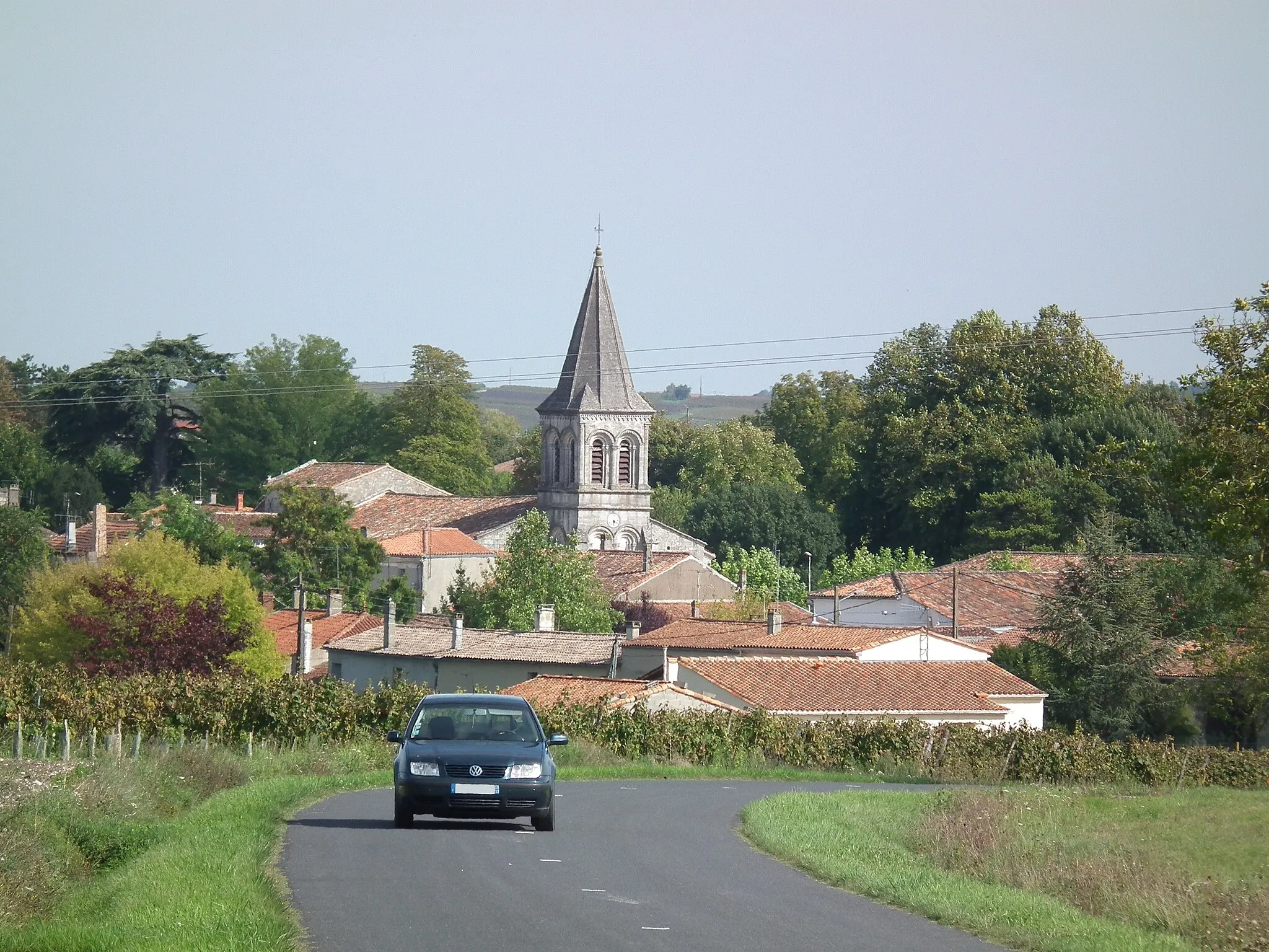 Photo showing: Le village de Jarnac-Champagne