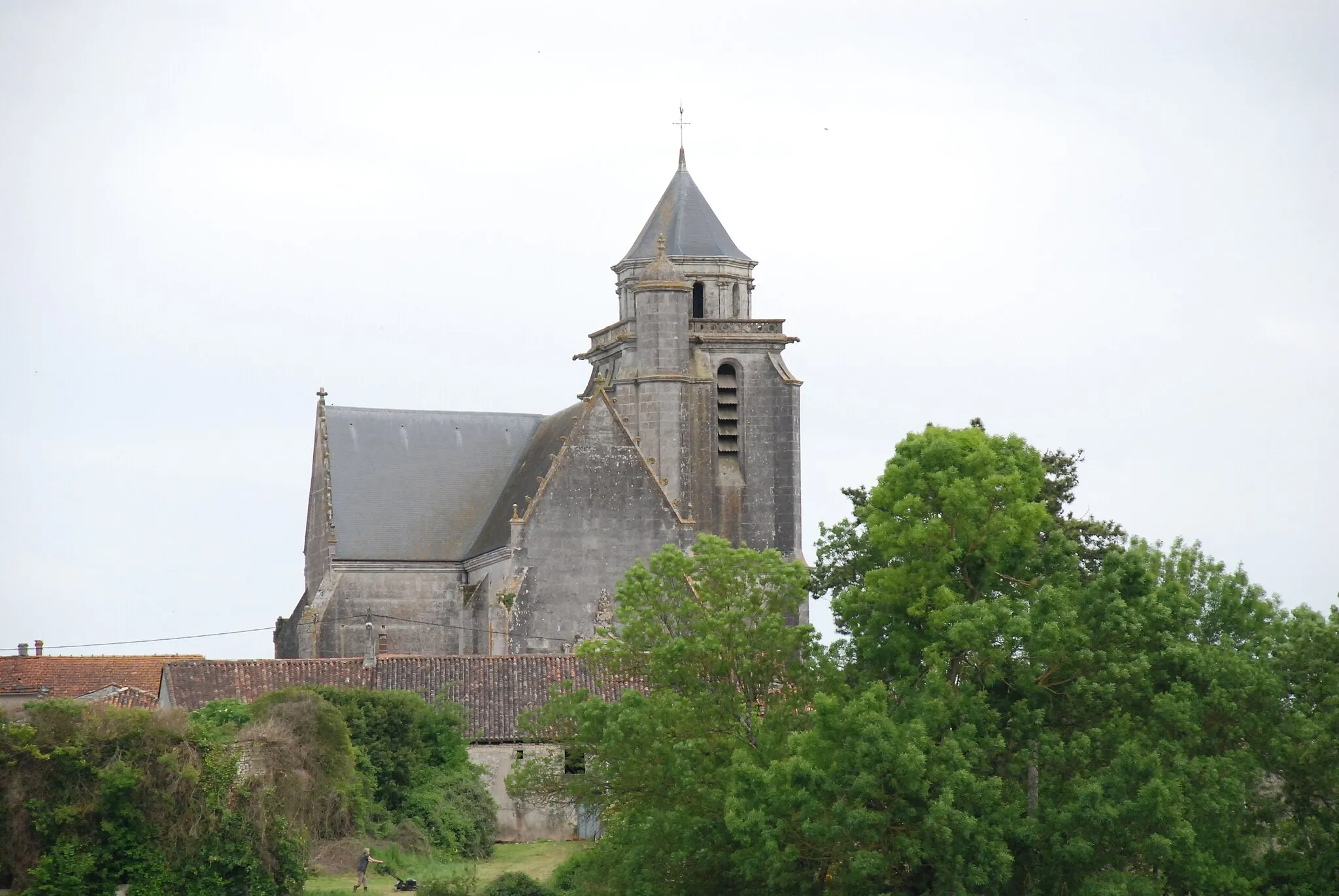 Photo showing: Eglise de Lonzac (autre angle)