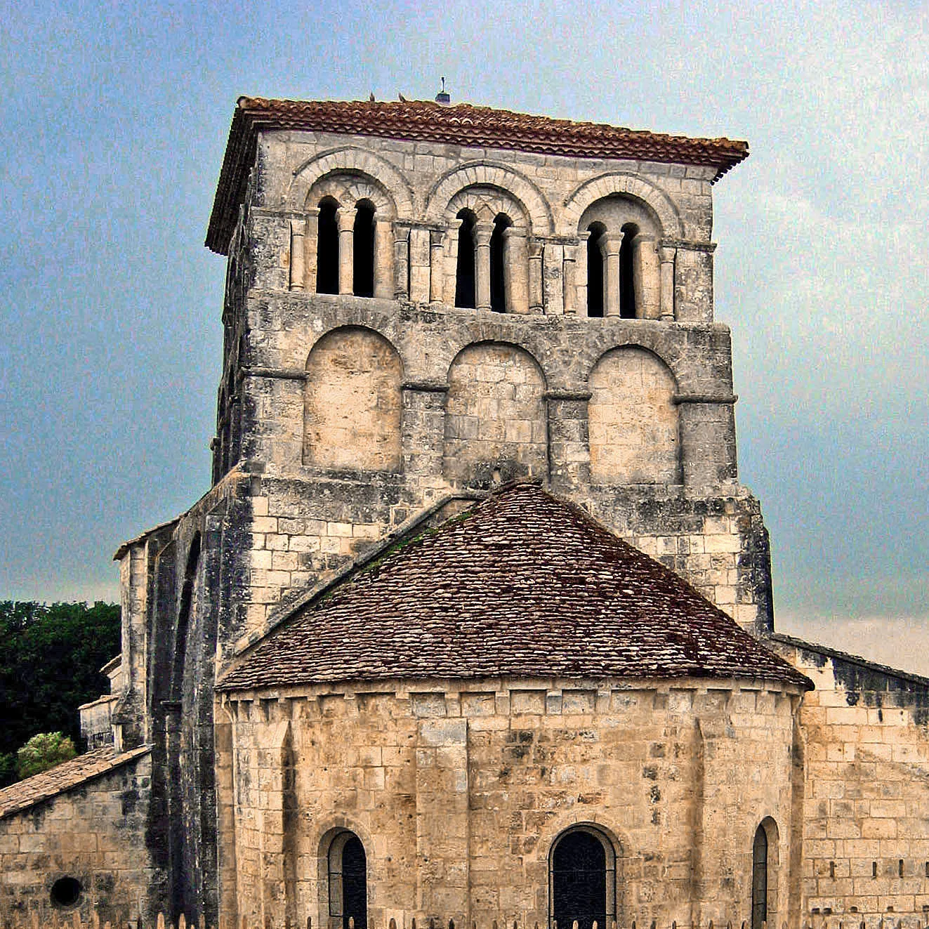 Photo showing: This building is classé au titre des monuments historiques de la France. It is indexed in the base Mérimée, a database of architectural heritage maintained by the French Ministry of Culture, under the reference PA00104355 .