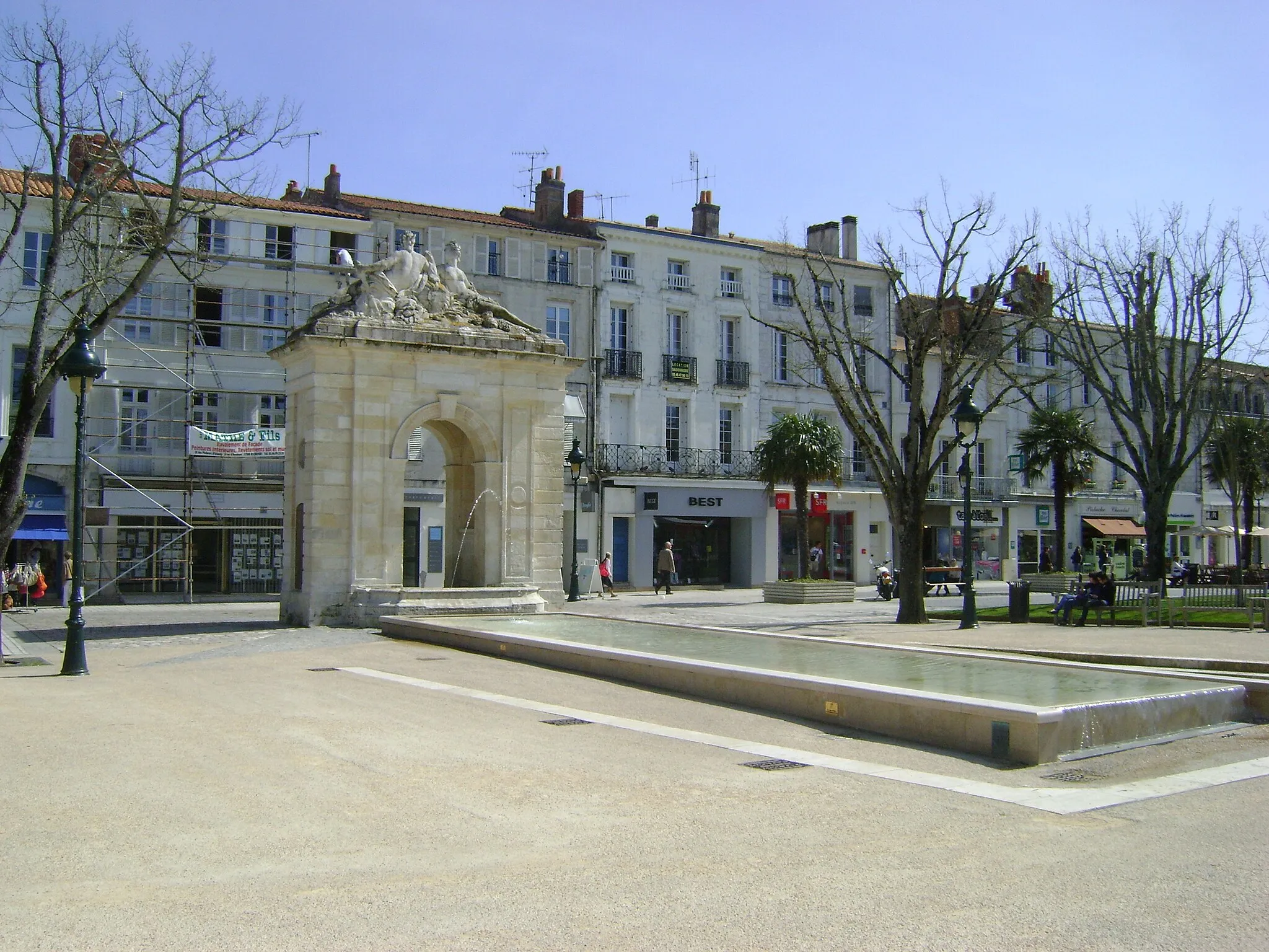 Photo showing: This building is indexed in the base Mérimée, a database of architectural heritage maintained by the French Ministry of Culture, under the reference PA00104865 .