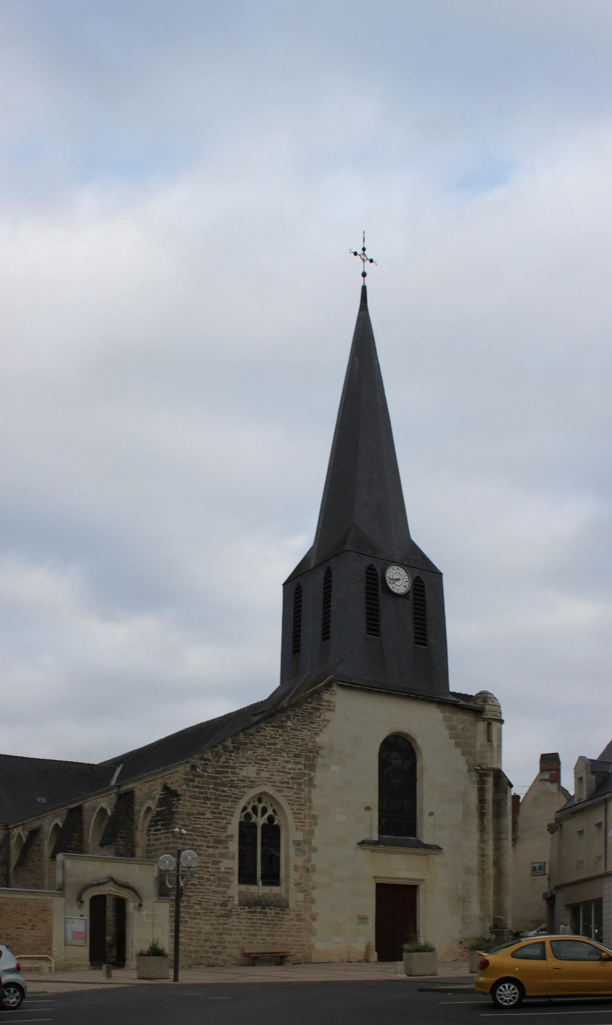 Photo showing: Église Saint-Pierre, Fr-49-Doué-la-Fontaine.