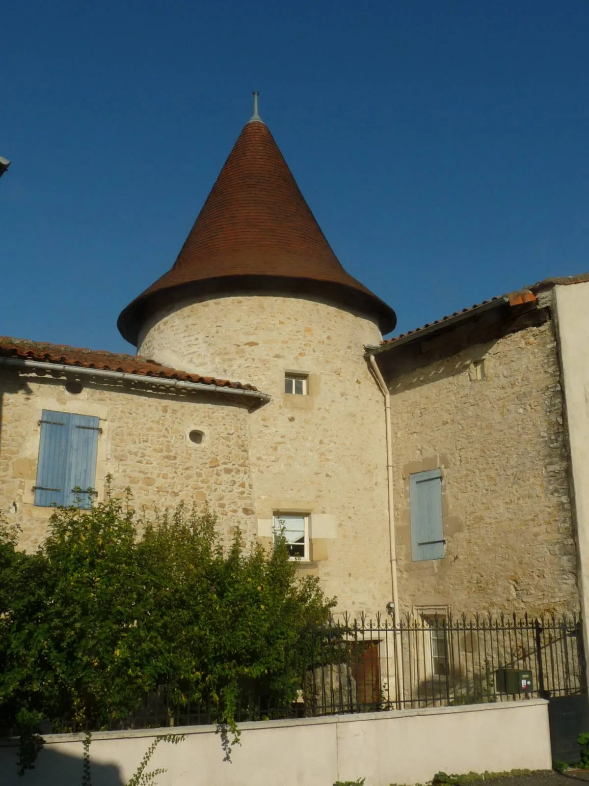 Photo showing: town hall of Chasseneuil-sur-Bonnieure, Charente, SW France