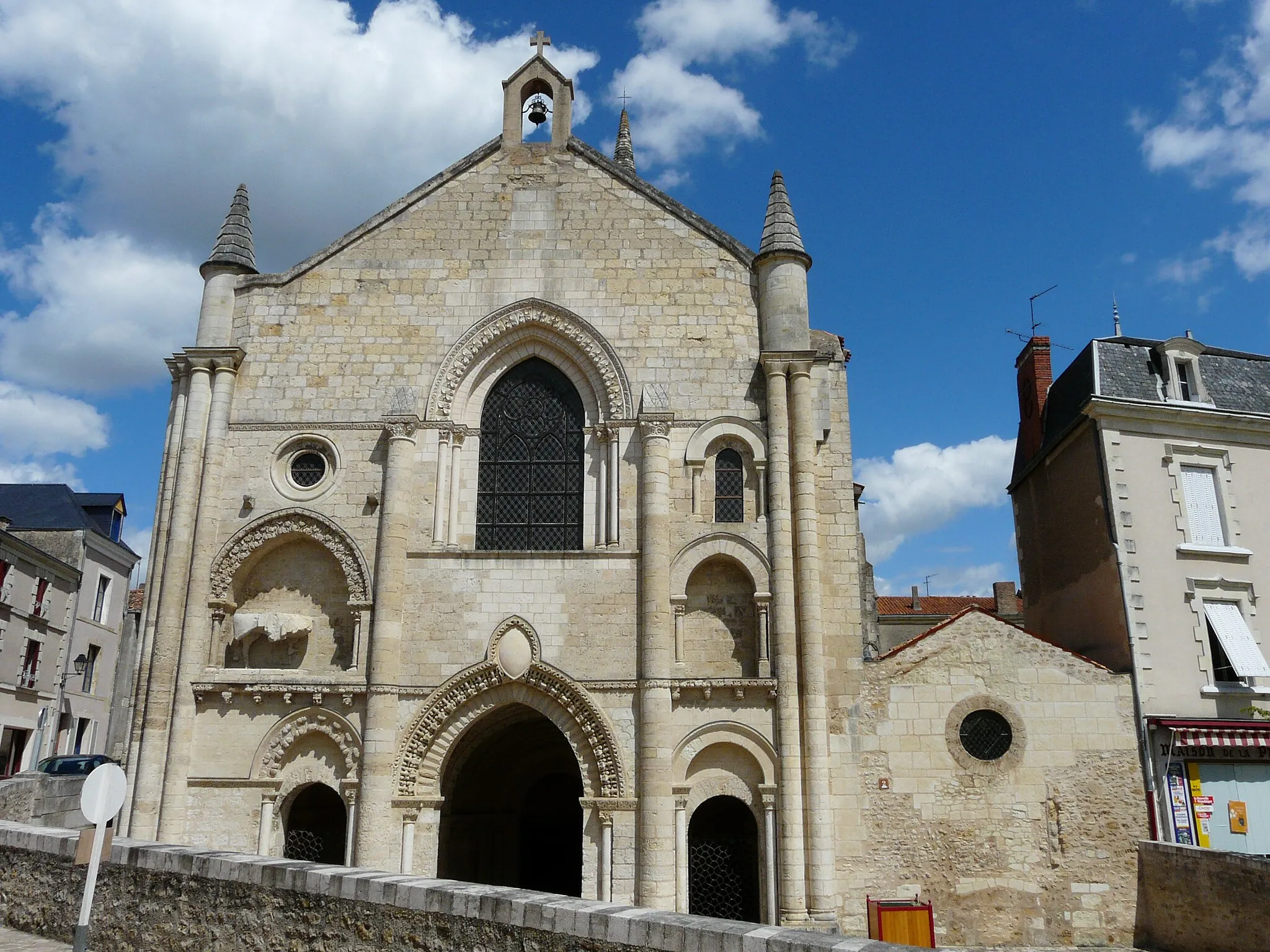 Photo showing: This building is classé au titre des monuments historiques de la France. It is indexed in the base Mérimée, a database of architectural heritage maintained by the French Ministry of Culture, under the reference PA00101166 .