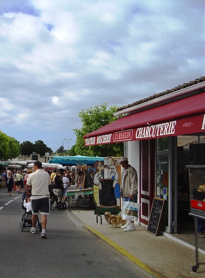 Photo showing: Markt von Le Bois-en-Ré, Île de Ré

Foto von User:Ile-de-re hergestellt im Juni 2004