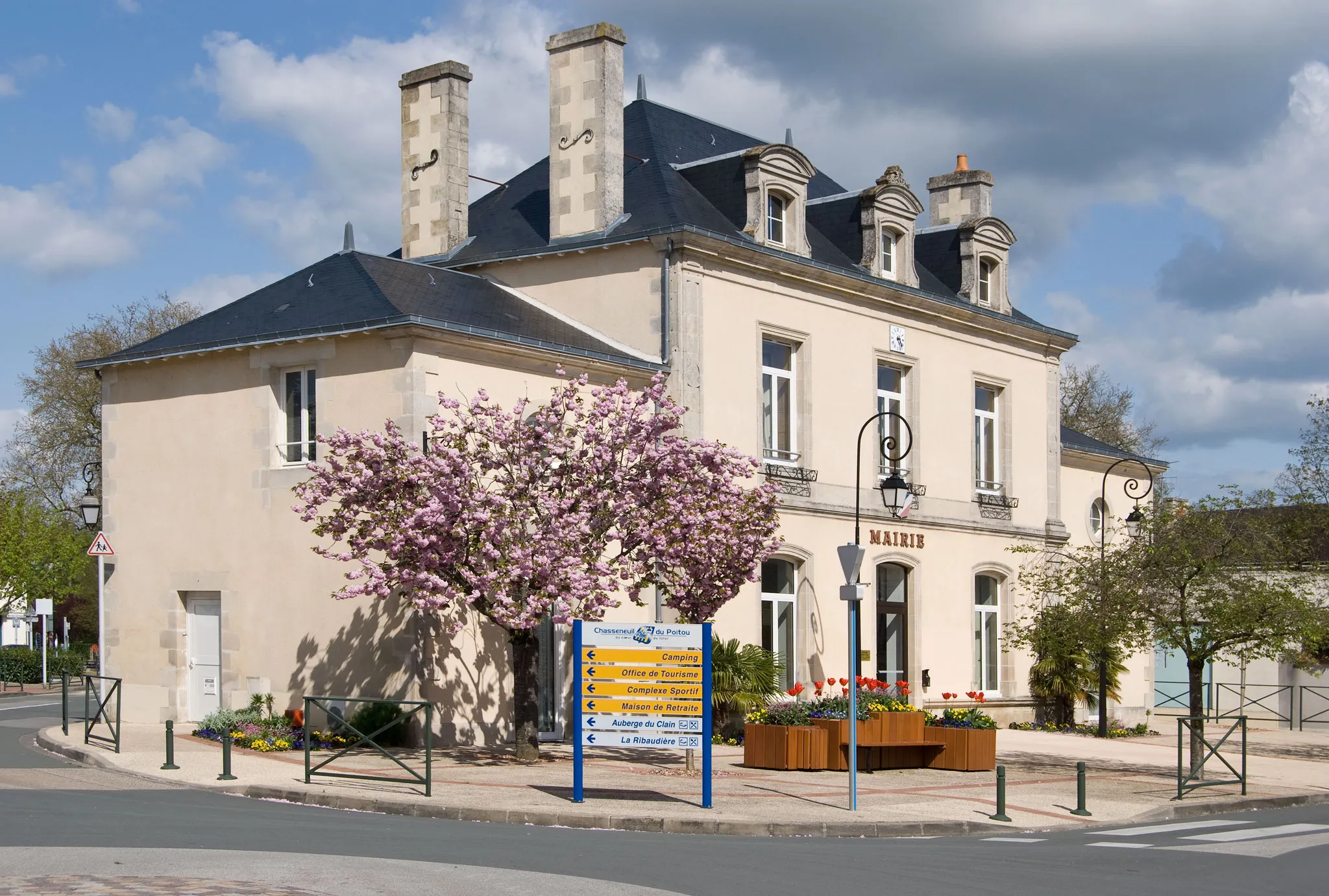 Photo showing: La mairie.