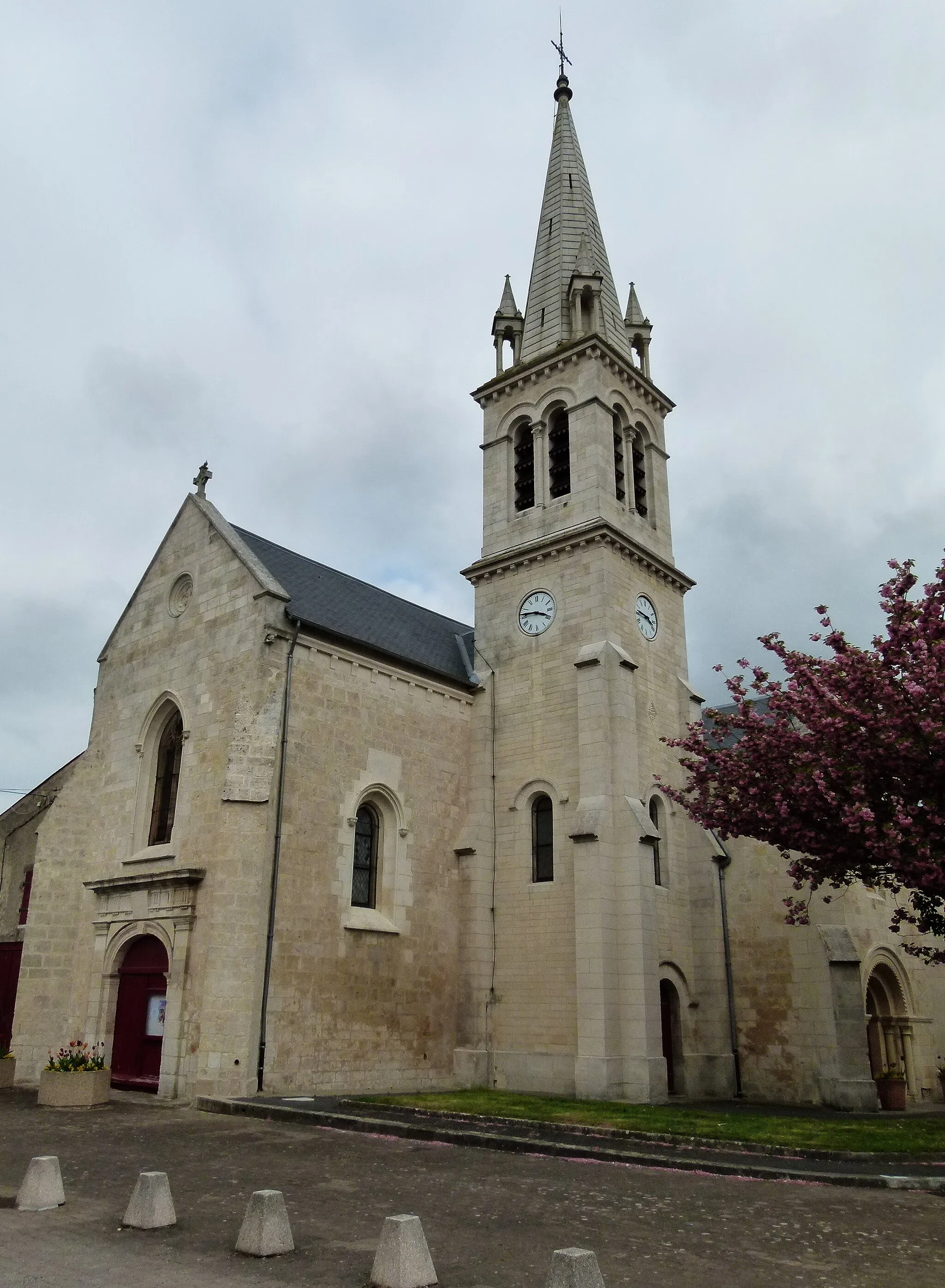 Photo showing: l'église Saint-Etienne d'Aigrefeuille-d'Aunis a été remaniée vers la fin du XIXe siècle.