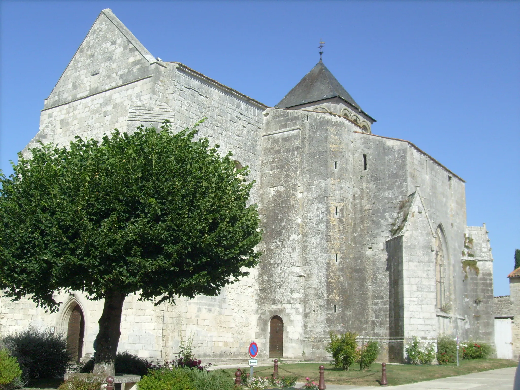 Photo showing: Eglise Saint-Pierre de Chaniers