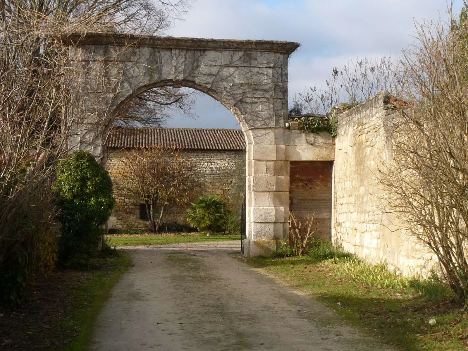Photo showing: logis de Chaumontet, L'Isle-d'Espagnac, Charente, France
