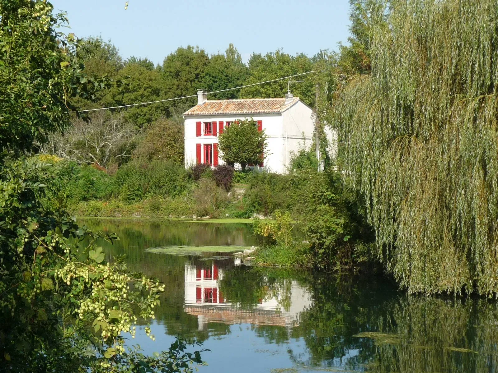 Photo showing: maison au bord de la Charente à Fleurac, Linars (16), France