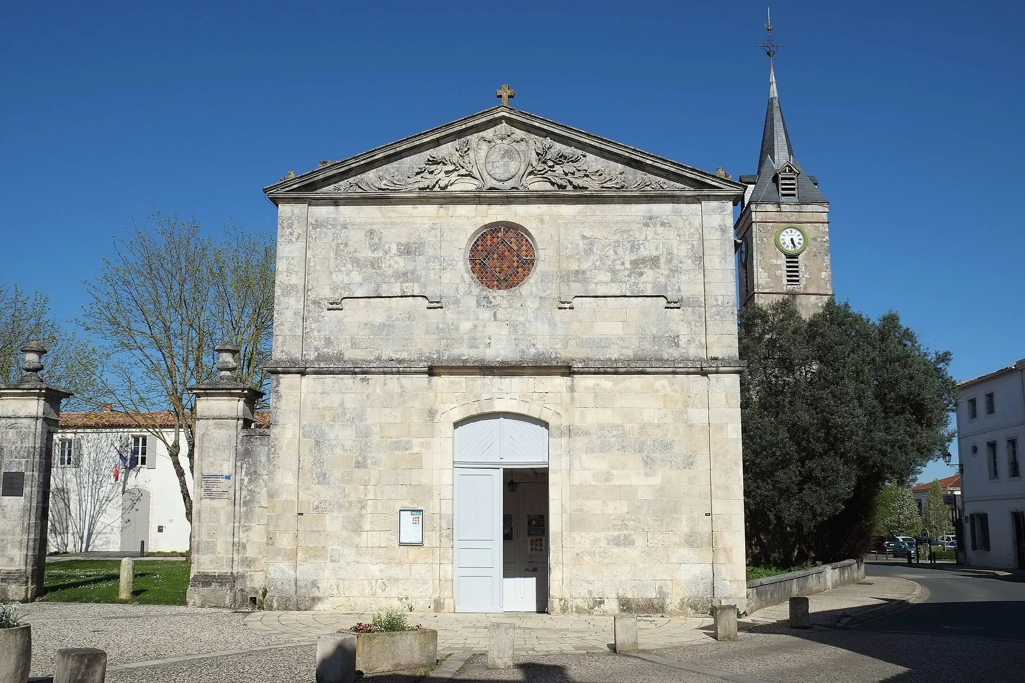 Photo showing: Église Saint-Pierre Dompierre-sur-Mer Charente-Maritime France