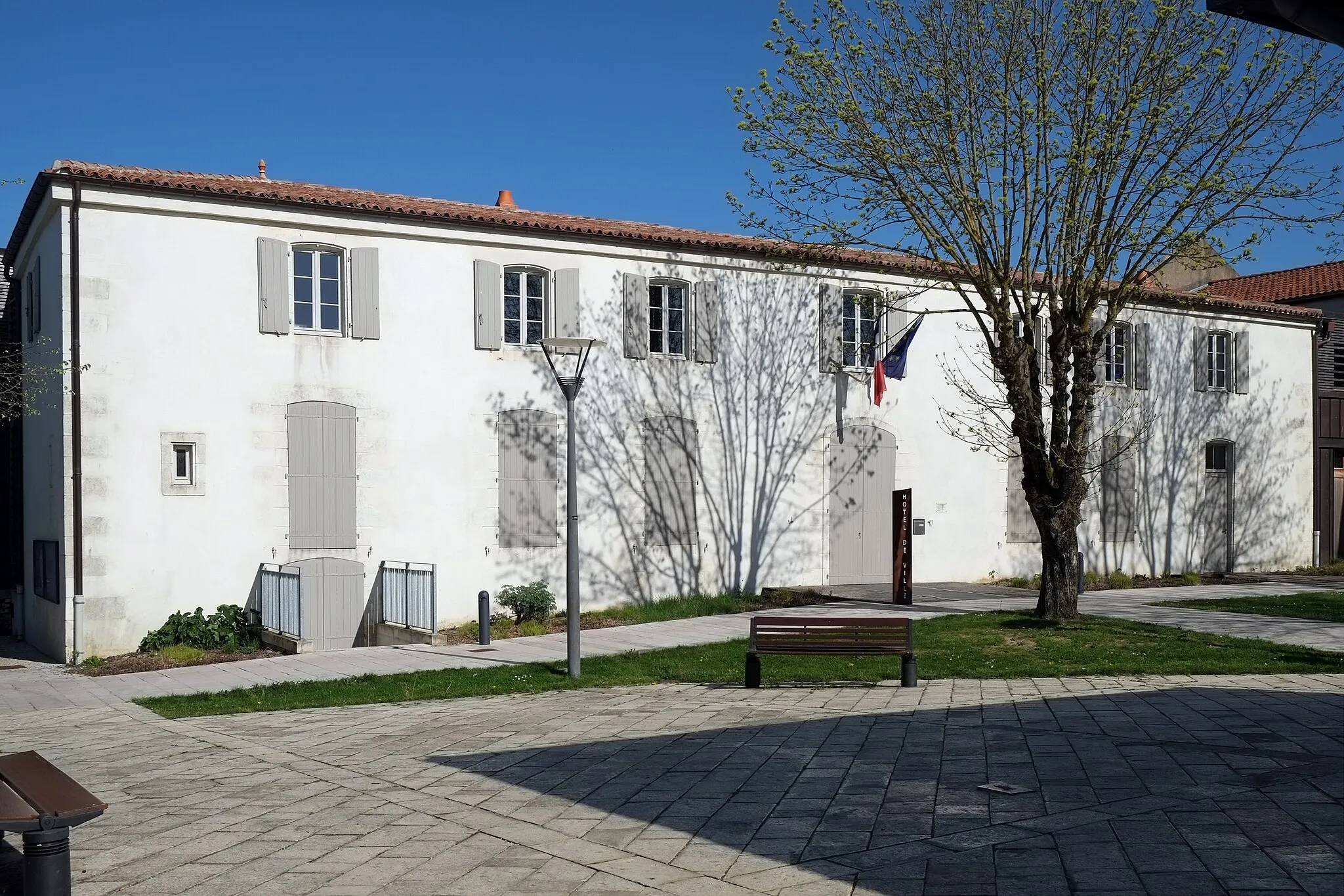 Photo showing: Hôtel de ville Dompierre-sur-Mer Charente-Maritime France