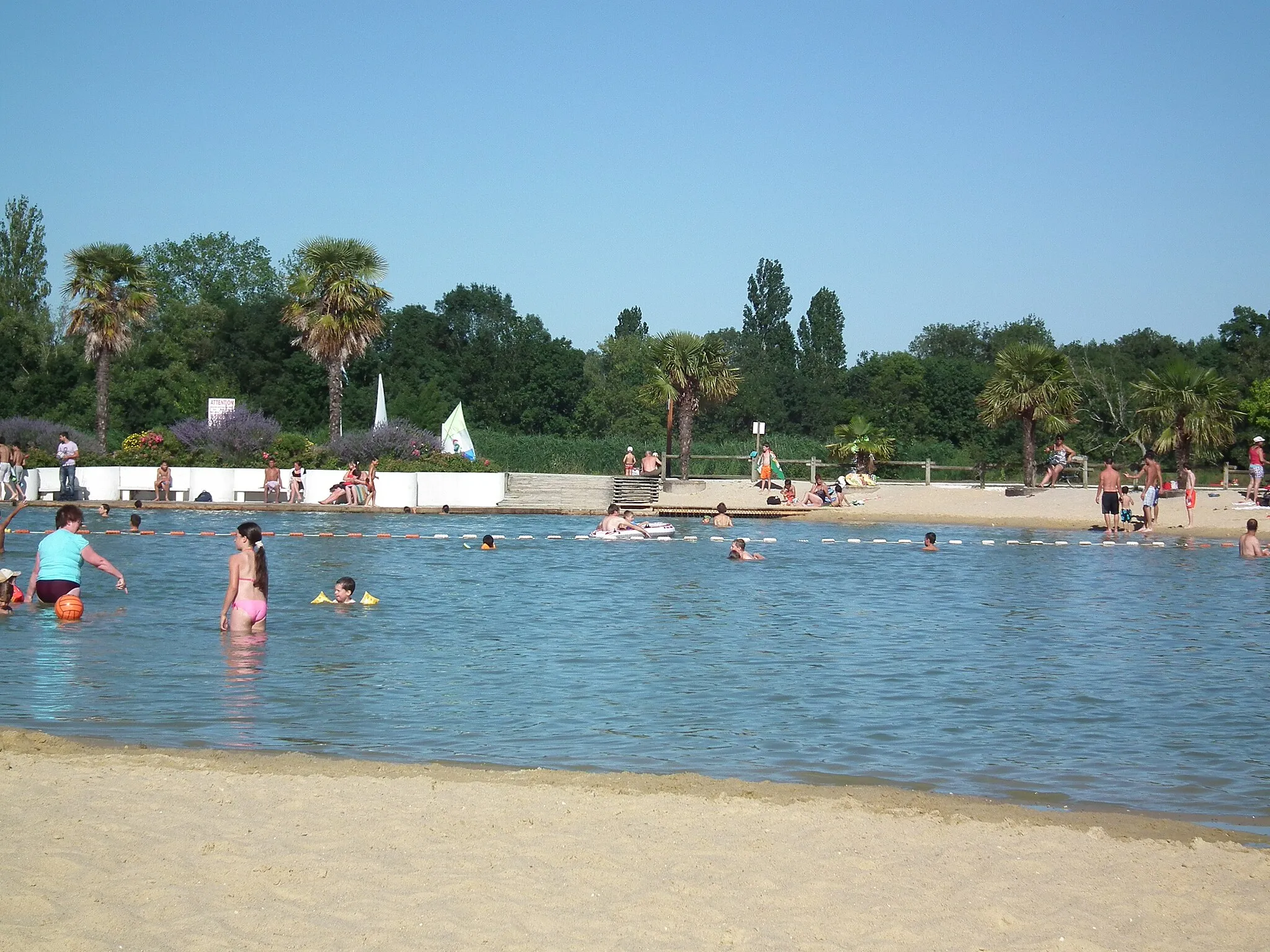 Photo showing: Base de loisirs d'Heurtebise, à Jonzac