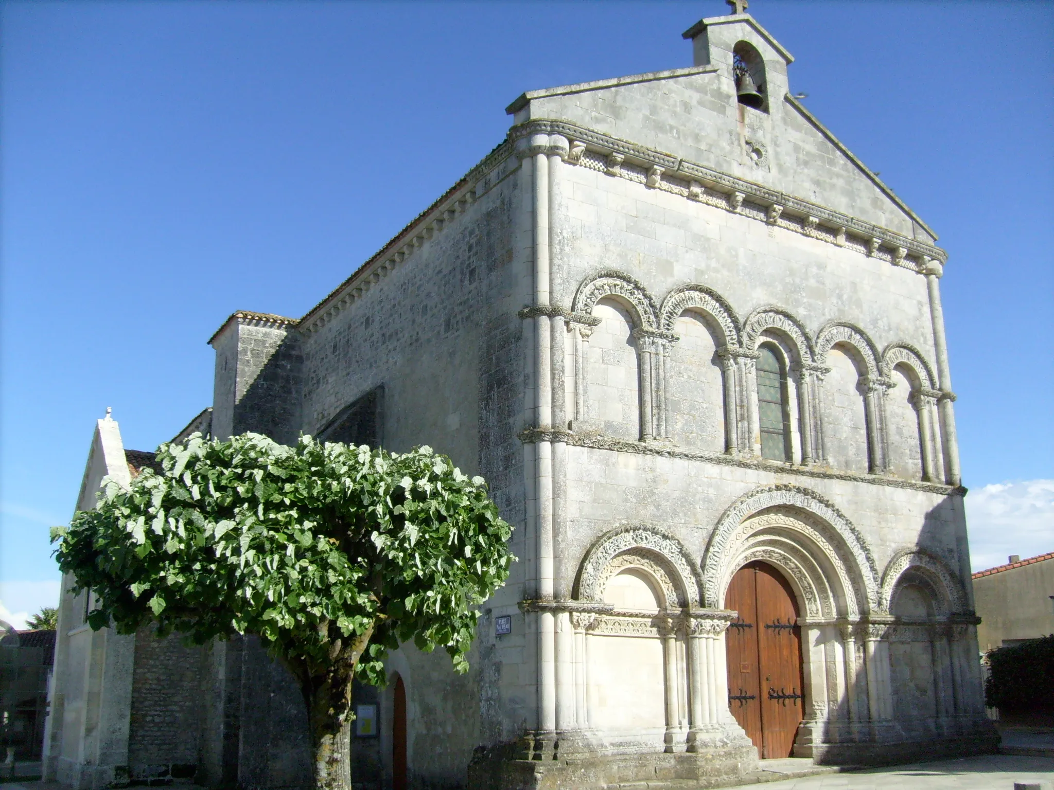 Photo showing: Médis, France