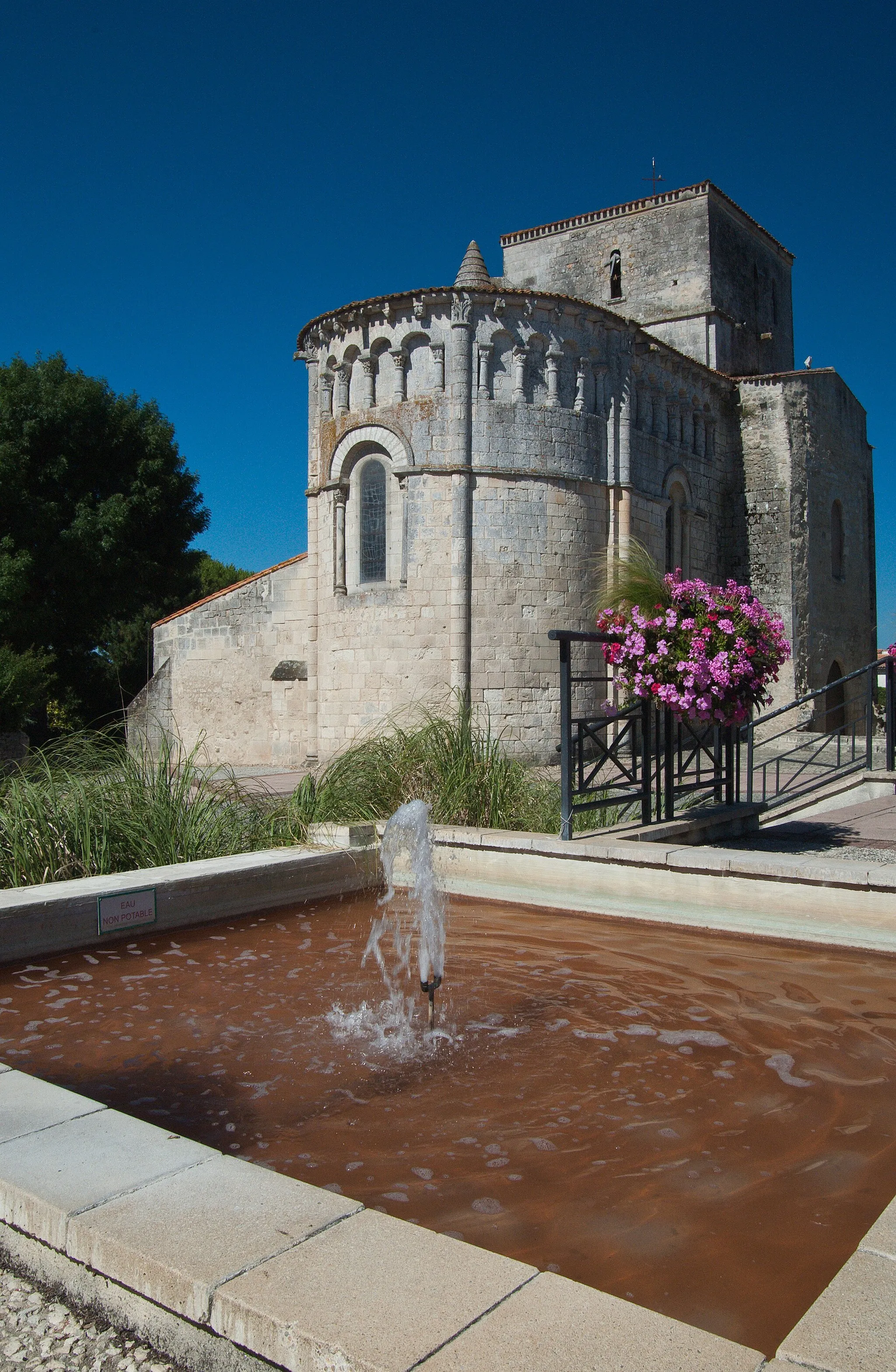 Photo showing: This building is classé au titre des monuments historiques de la France. It is indexed in the base Mérimée, a database of architectural heritage maintained by the French Ministry of Culture, under the reference PA00105295 .