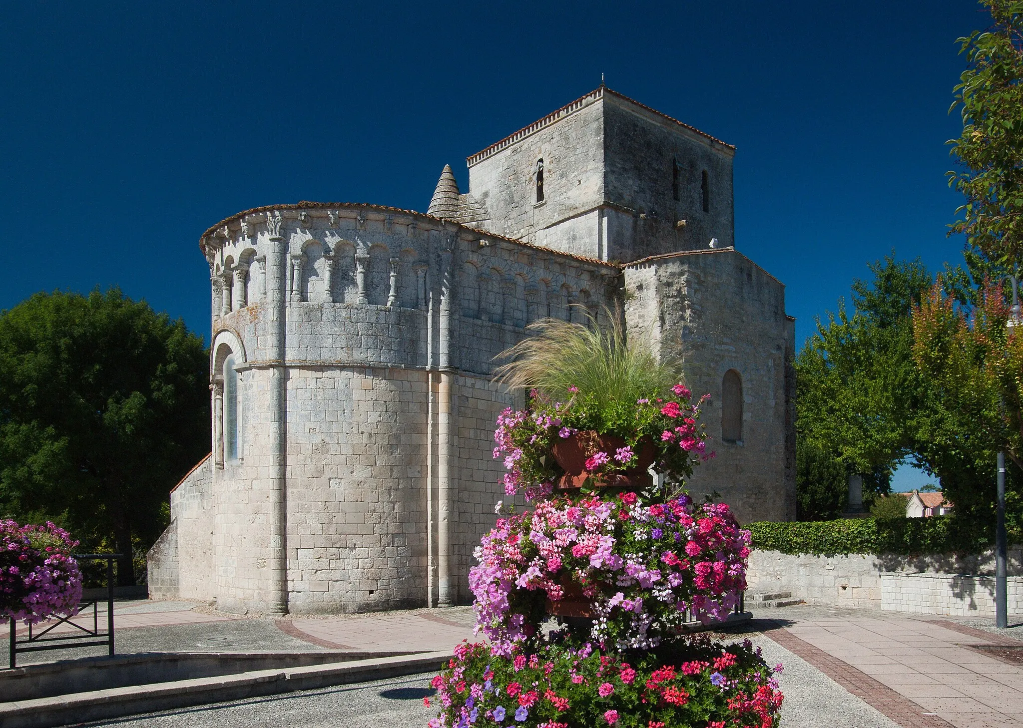 Photo showing: This building is classé au titre des monuments historiques de la France. It is indexed in the base Mérimée, a database of architectural heritage maintained by the French Ministry of Culture, under the reference PA00105295 .