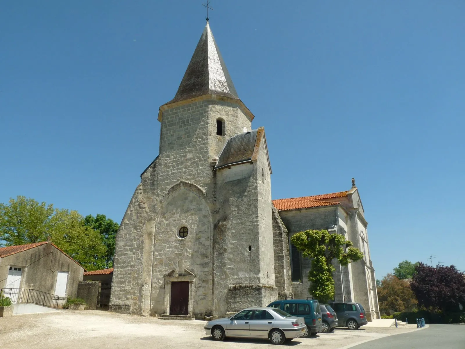 Photo showing: église de St-Aigulin, Charente-Maritime, France