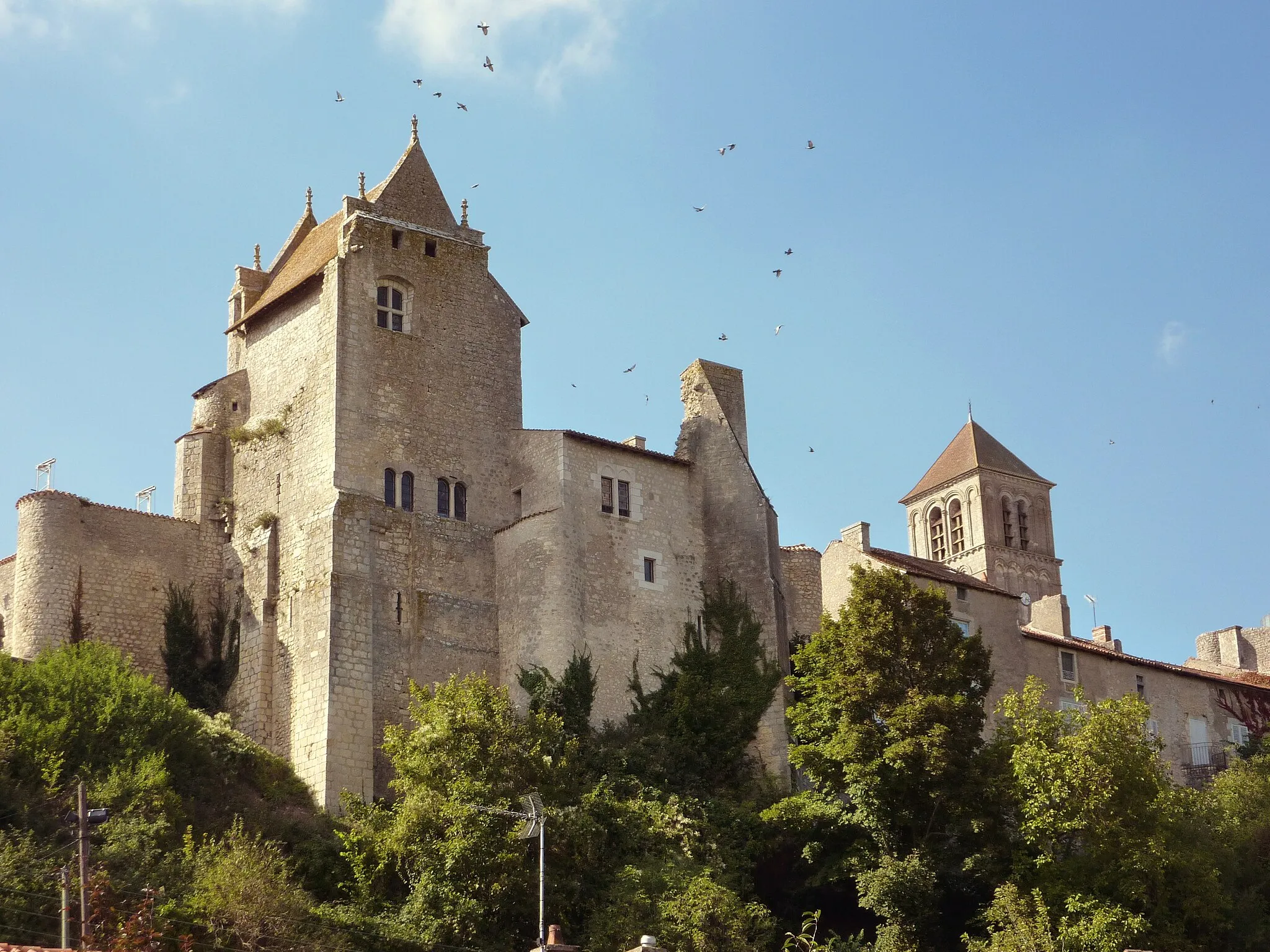 Photo showing: Château d'Harcourt, cité médiévale de Chauvigny (Vienne, France)