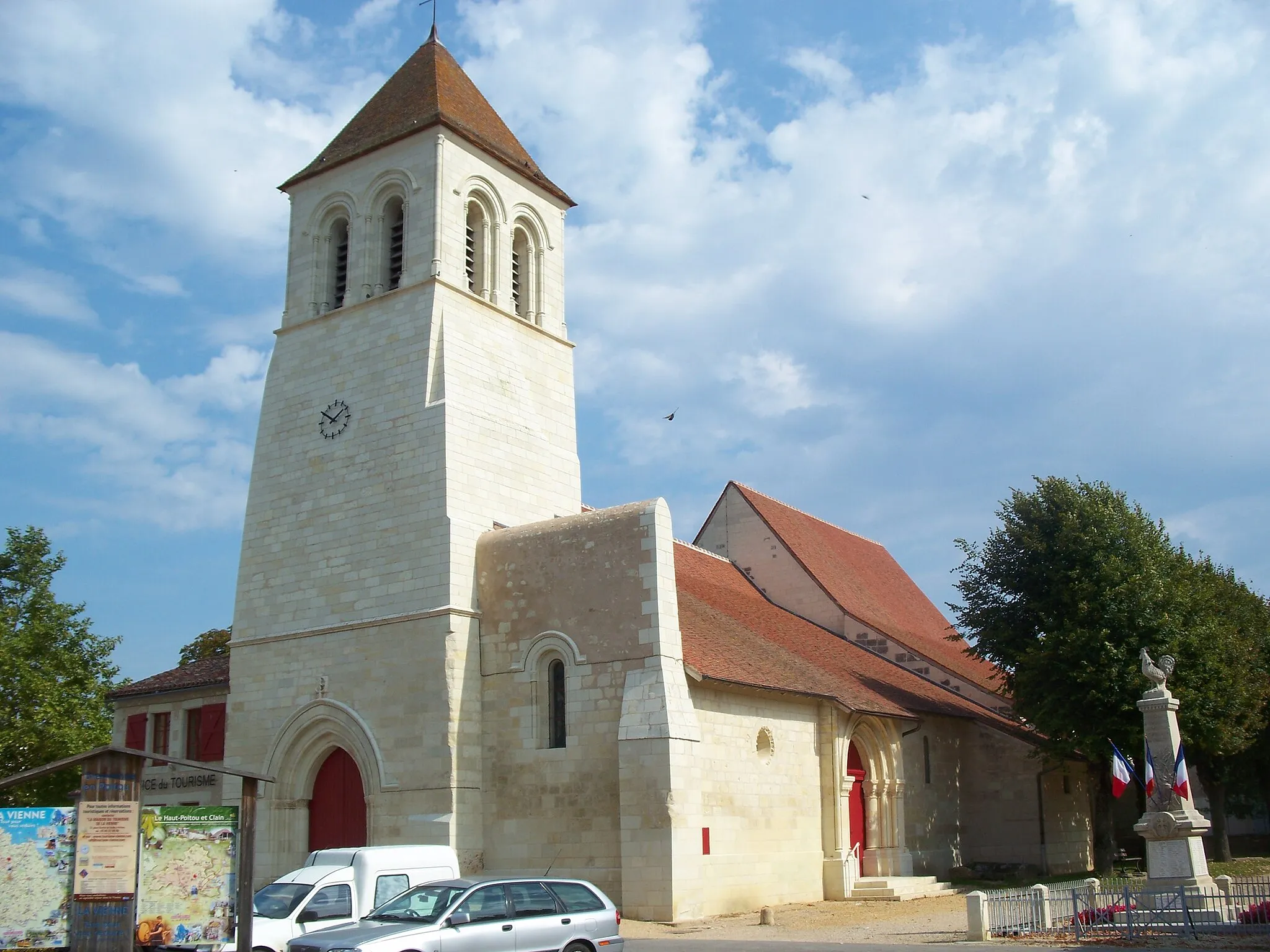 Photo showing: This building is indexed in the base Mérimée, a database of architectural heritage maintained by the French Ministry of Culture, under the reference PA00105762 .