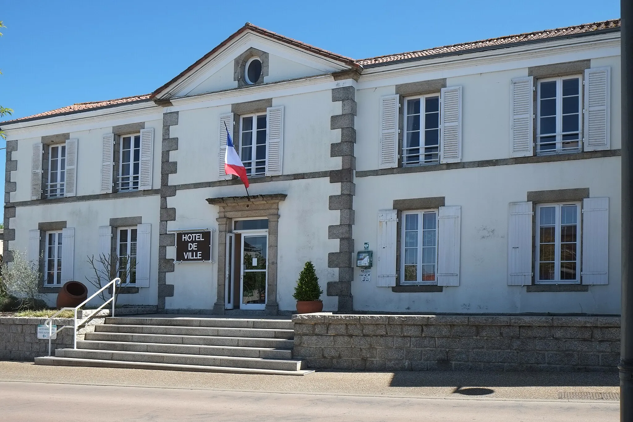 Photo showing: Mairie Moncoutant Deux-Sèvres France