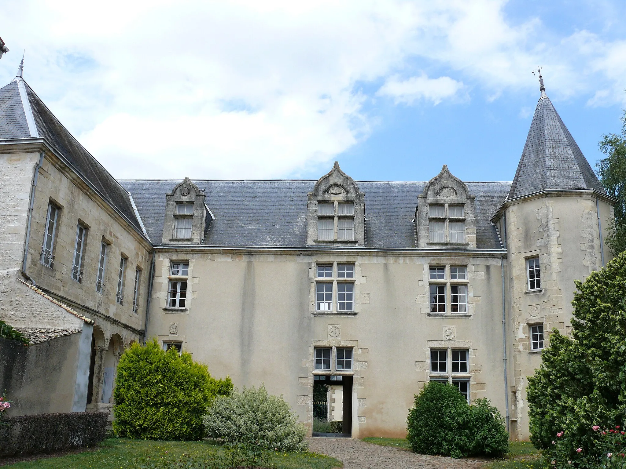 Photo showing: Saint-Maixent-l'Ecole - Hôtel de Balisy (1530)