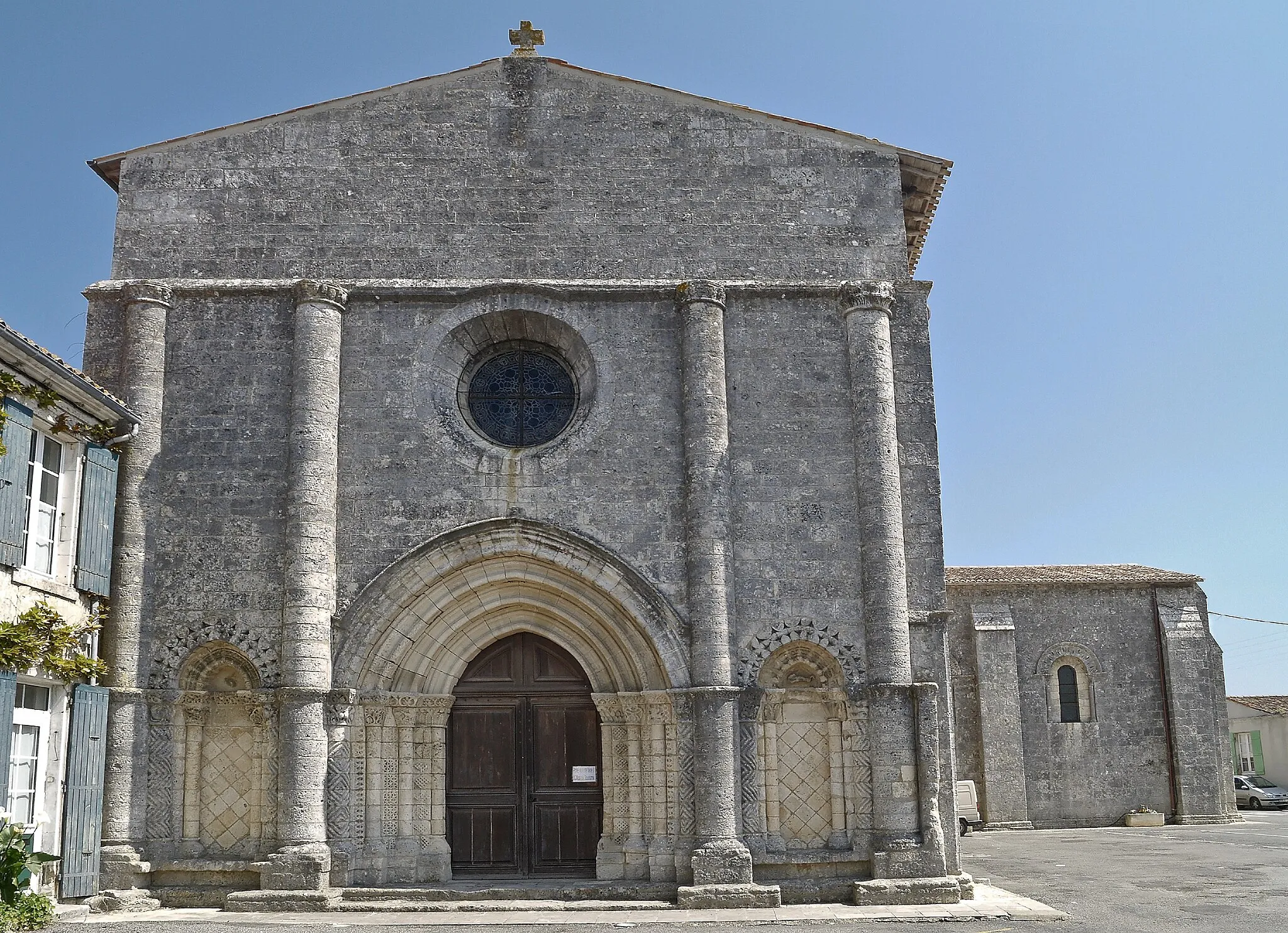 Photo showing: Saint-Georges d'Oleron (Charente-Maritime, France)- Roman style church