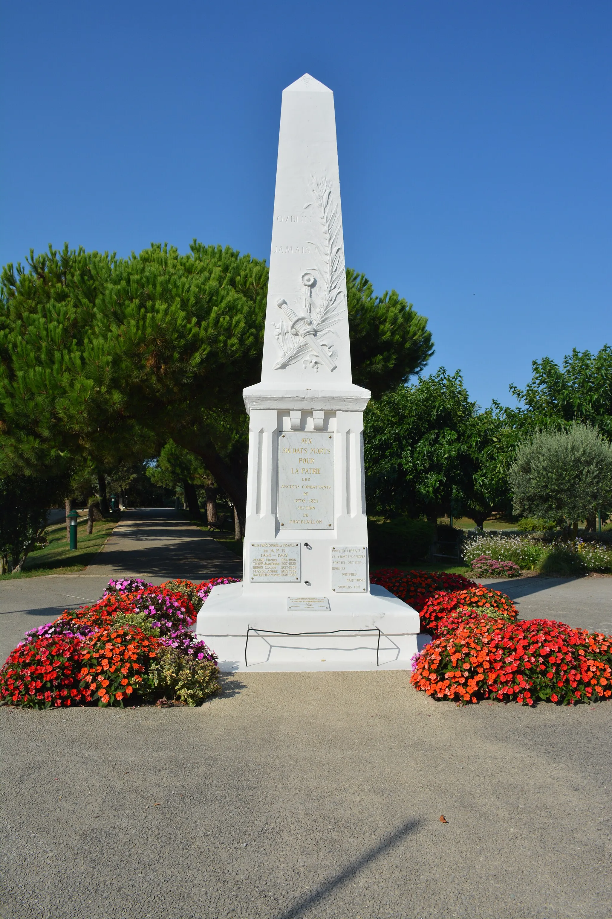 Photo showing: Monument to the dead soldiers from Chatelaillon from the Franco-Prussian War