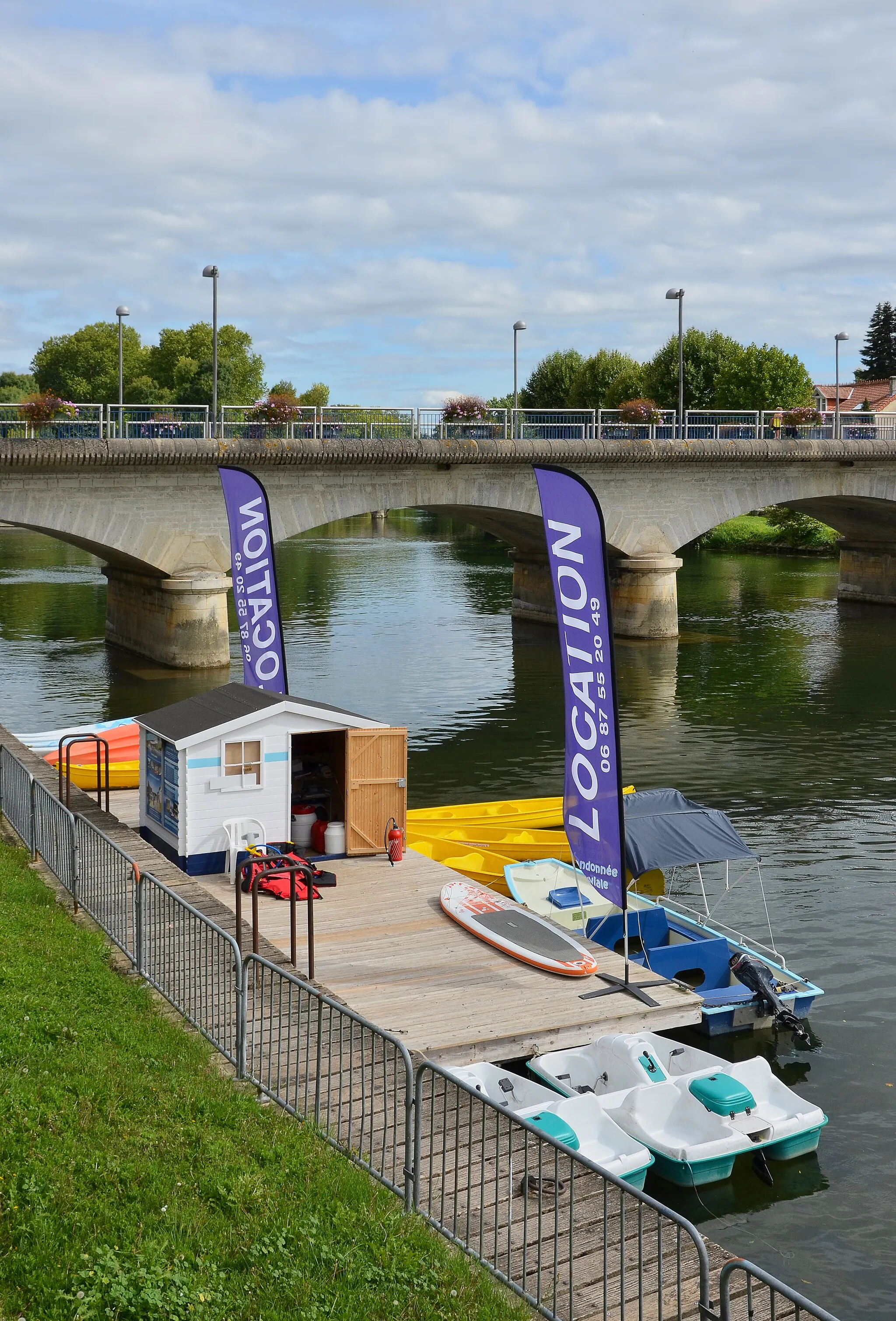 Photo showing: Canoes and paddle-boats rental on the river Charente, Jarnac, Charente, France.