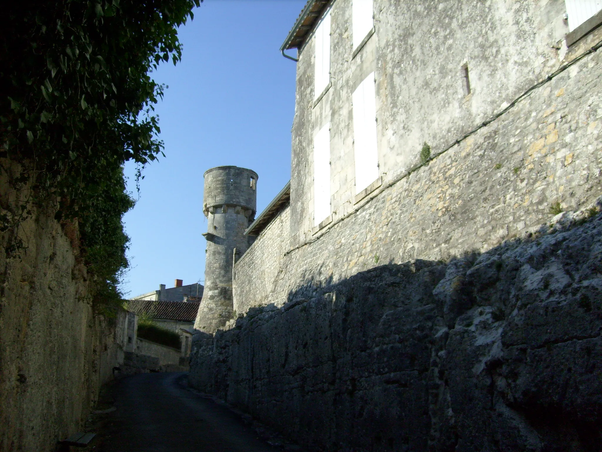 Photo showing: Ruelle du château