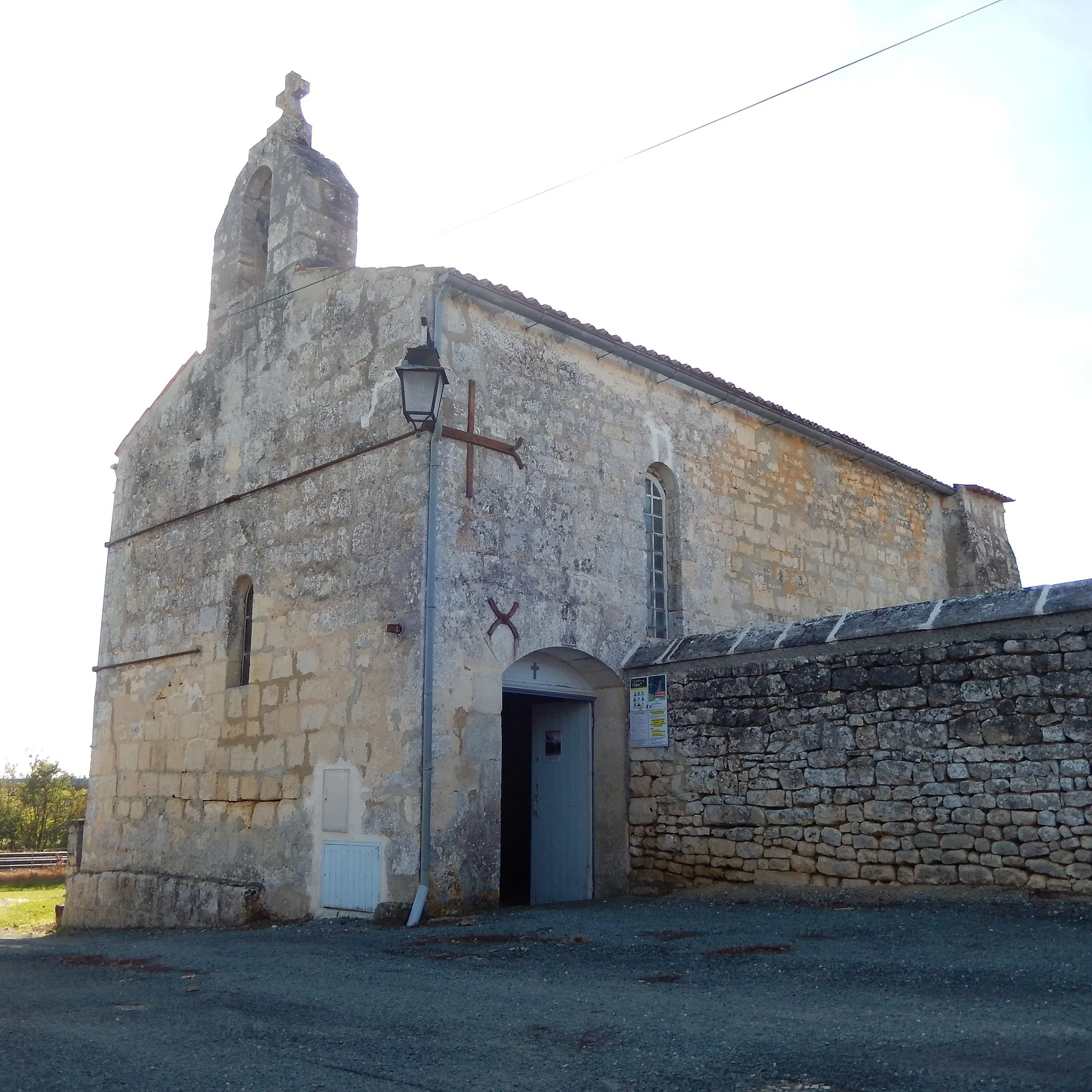 Photo showing: L'extérieur de l'église Saint-Germain d'Agonnay.