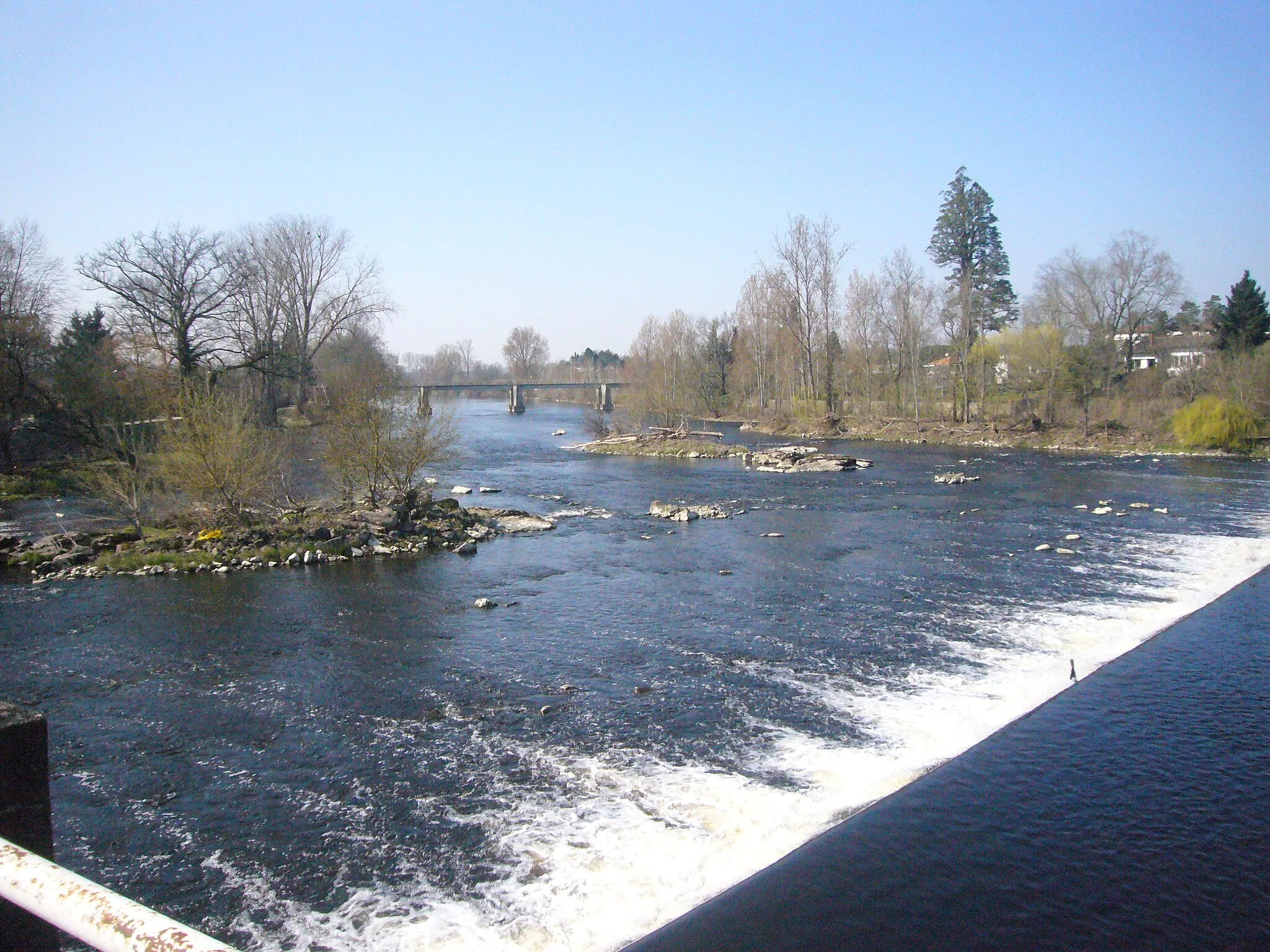 Photo showing: La Vienne à Chabanais (16, France)